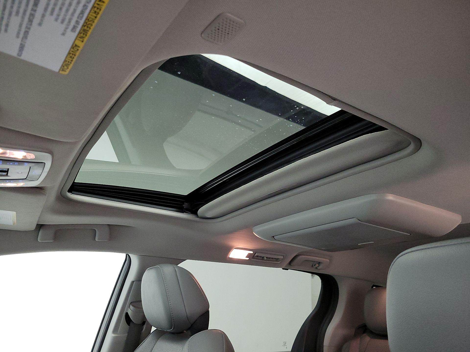 Thumbnail: 2023 Toyota Sienna - 20