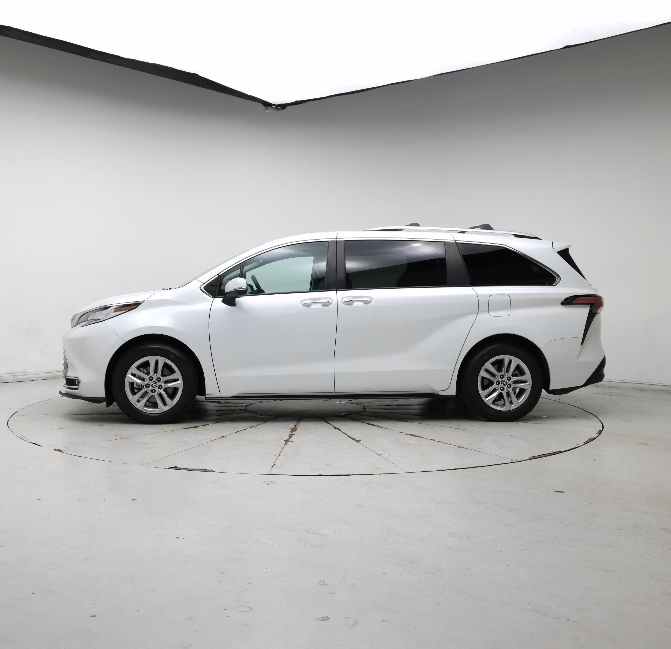 Thumbnail: 2023 Toyota Sienna - 3