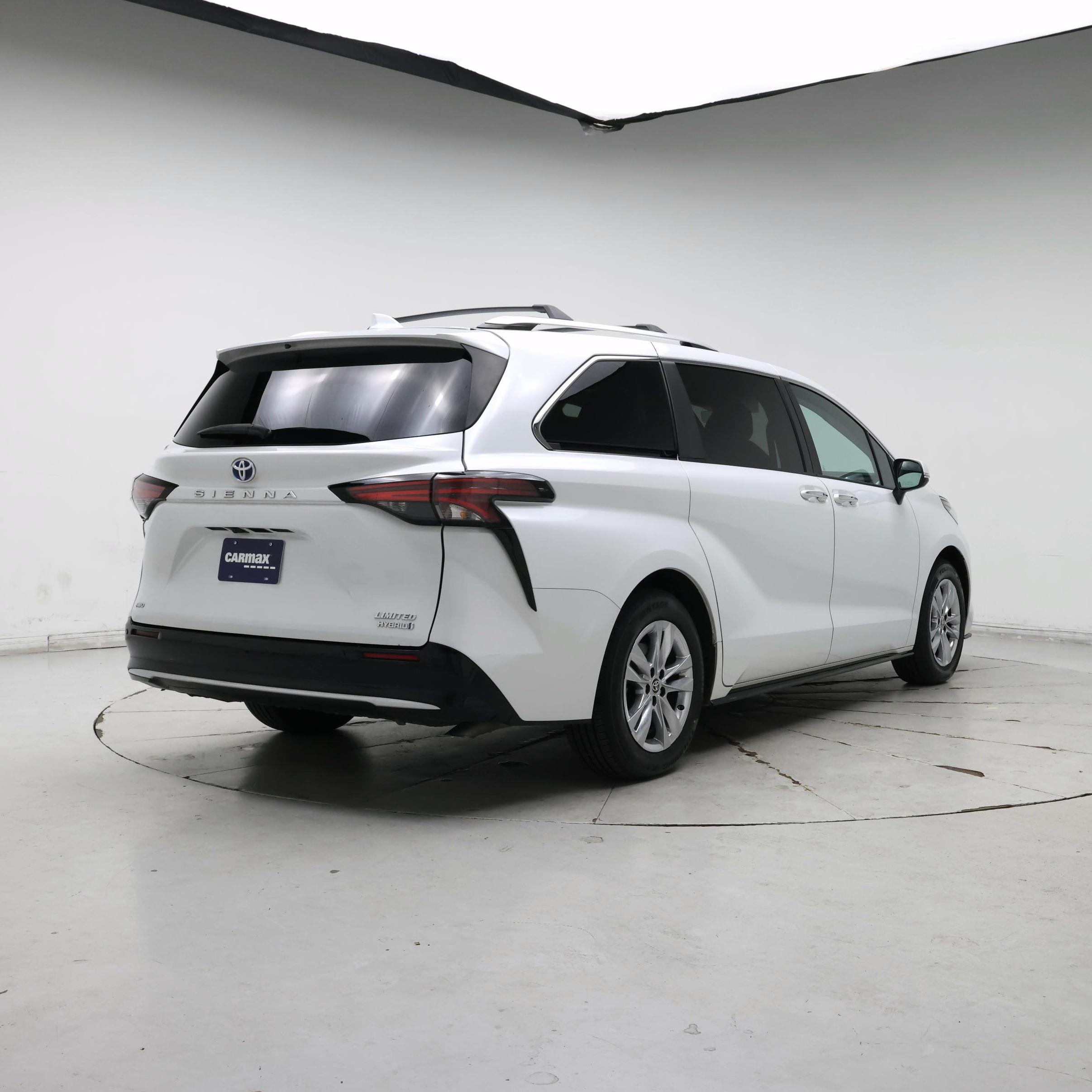 Thumbnail: 2023 Toyota Sienna - 8