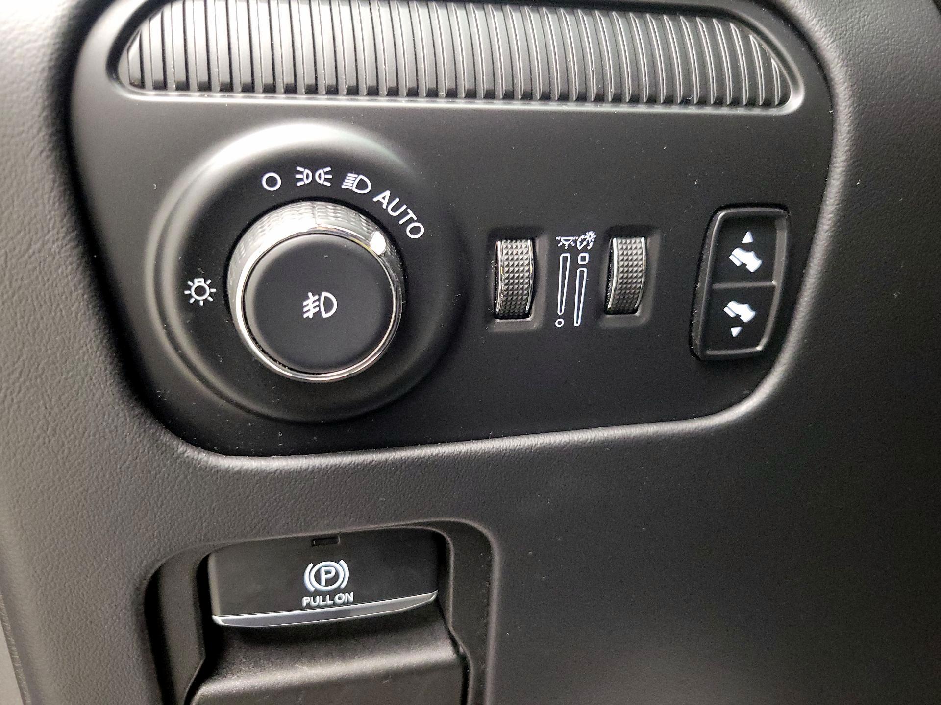 Thumbnail: 2023 Jeep Grand Wagoneer - 13