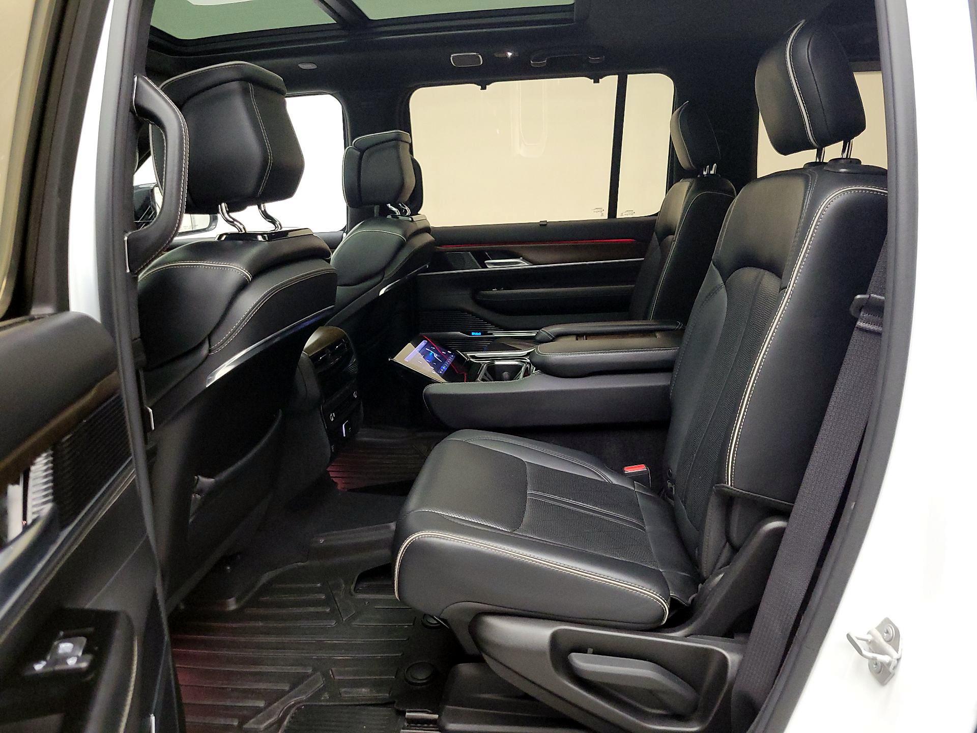 Thumbnail: 2023 Jeep Grand Wagoneer - 20