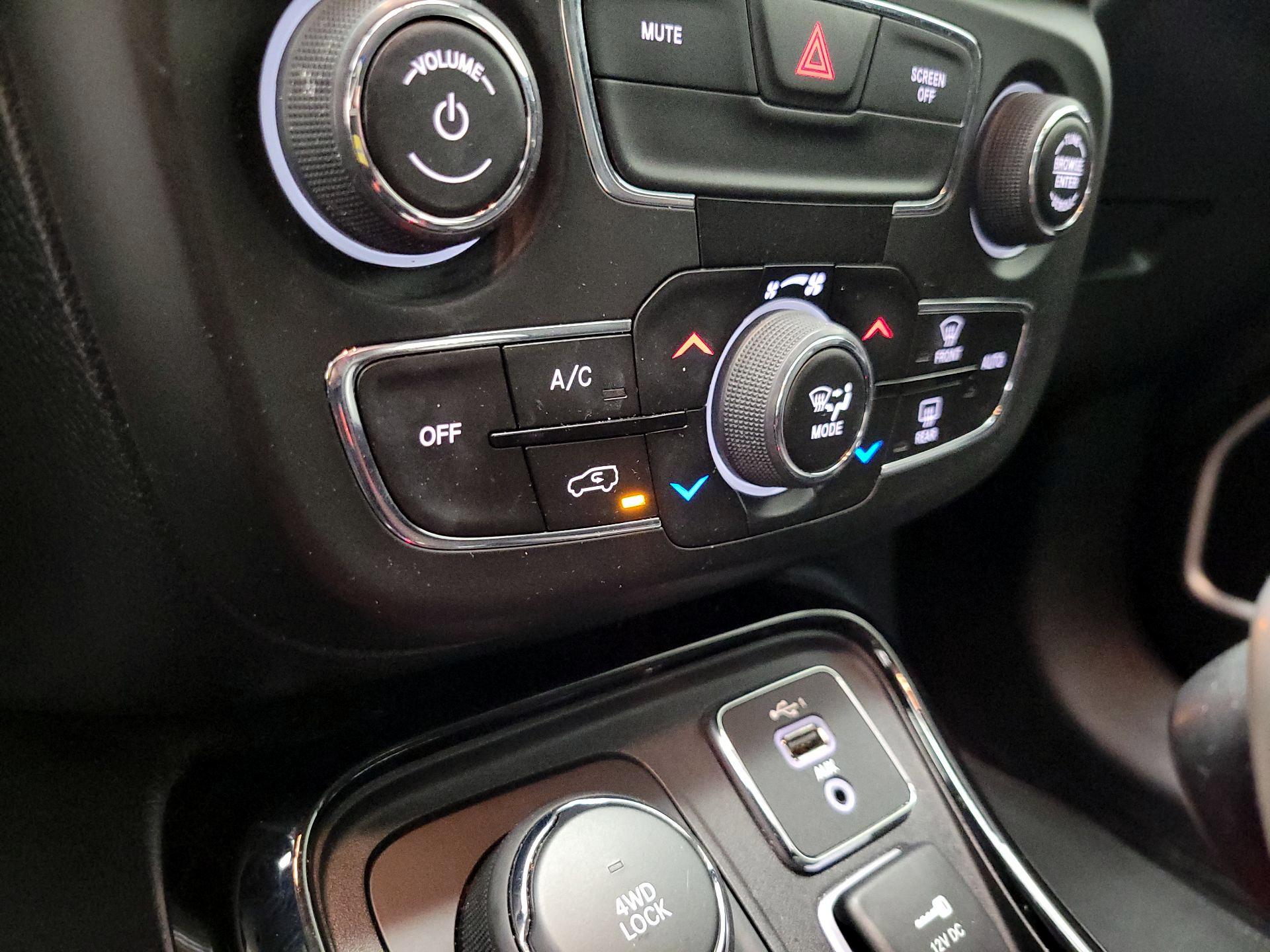 Thumbnail: 2019 Jeep Compass - 16