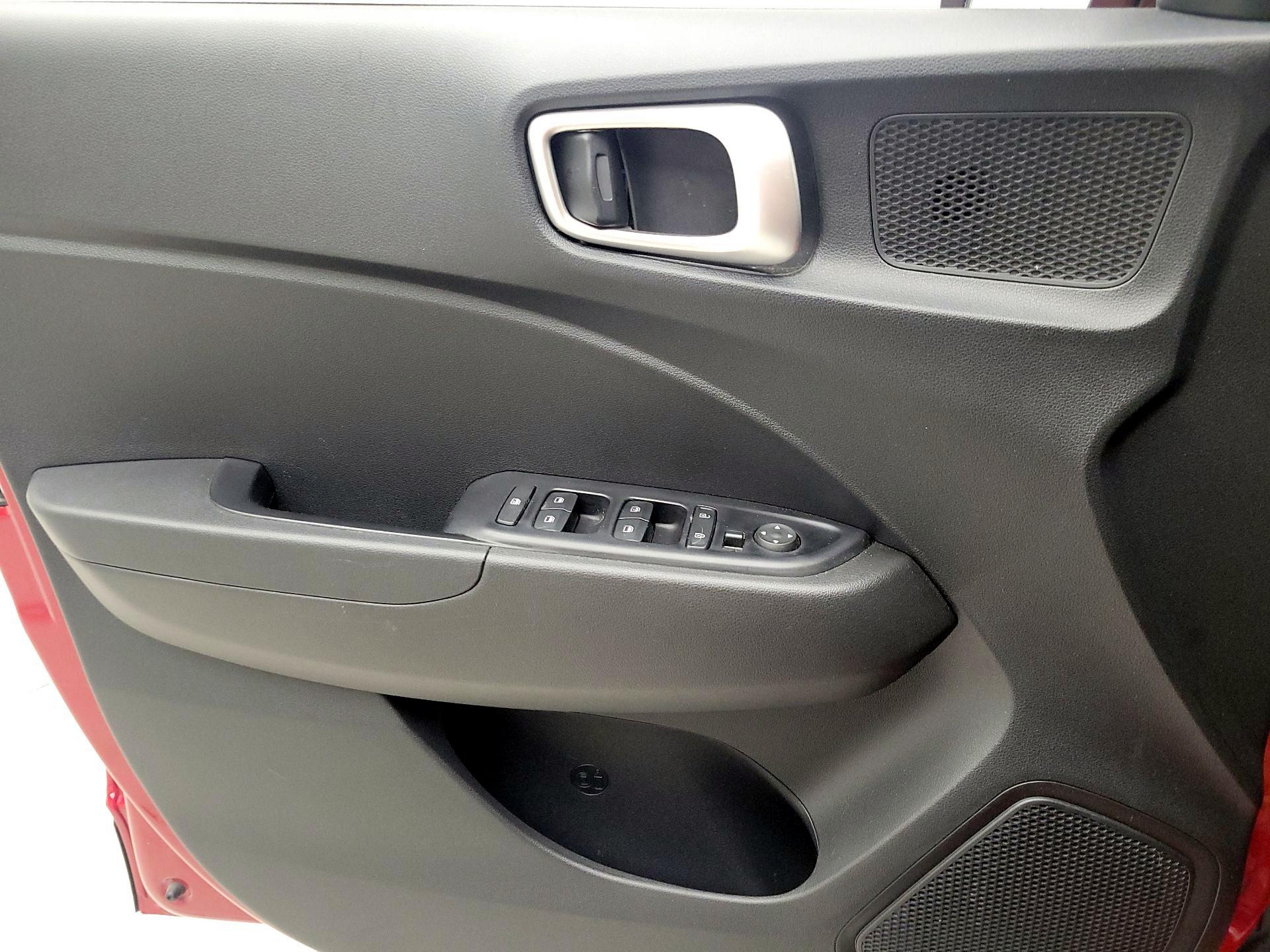 Thumbnail: 2023 Hyundai Venue - 12