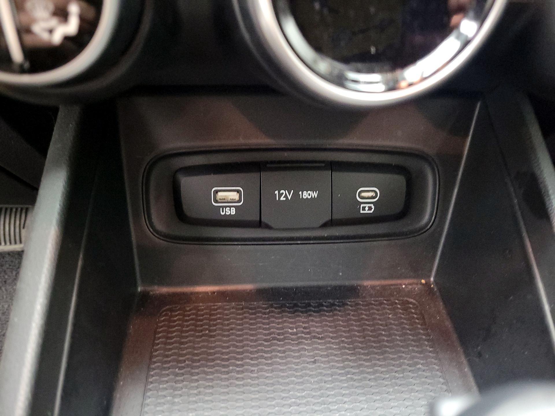 Thumbnail: 2023 Hyundai Venue - 18