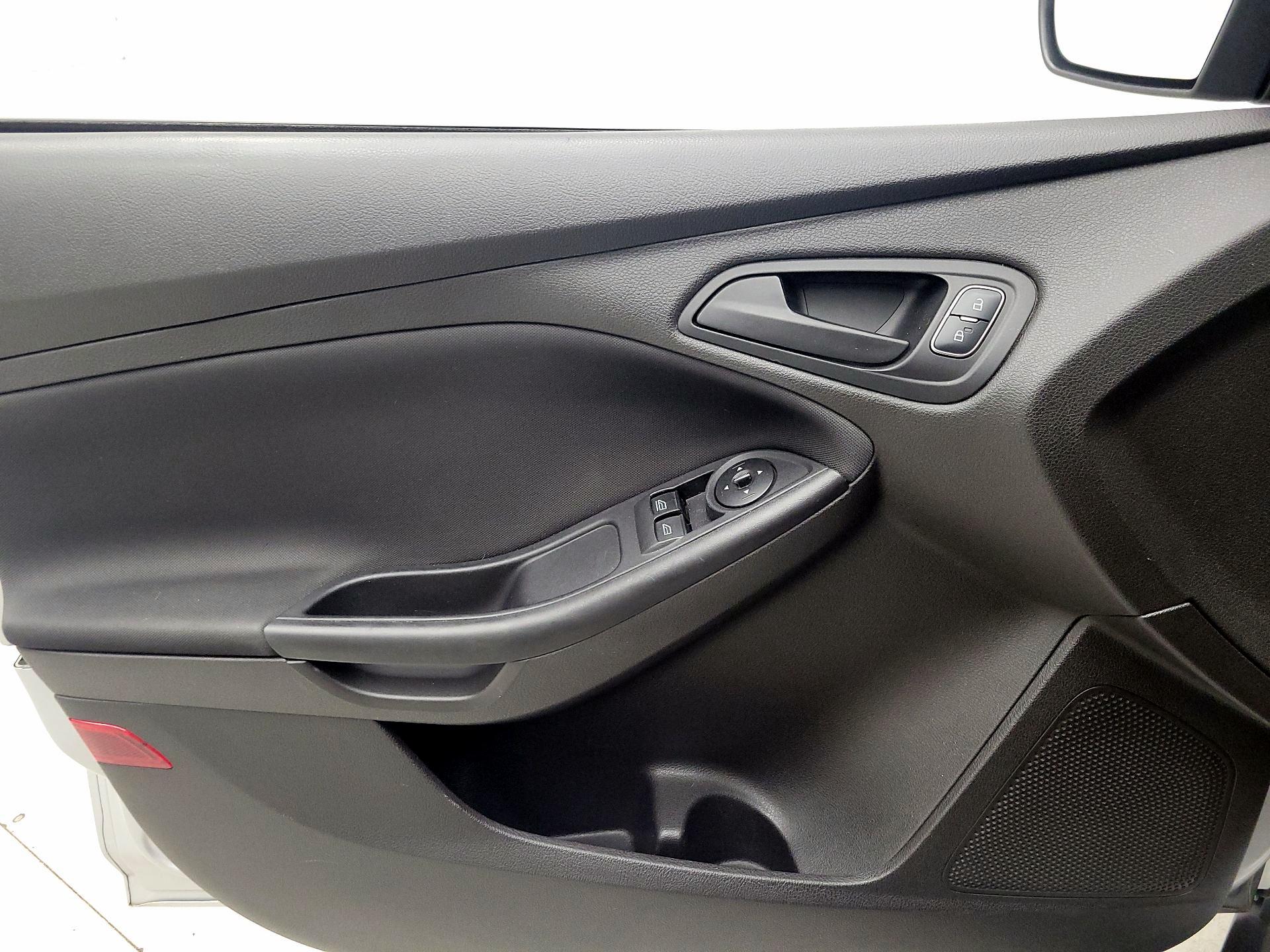 Thumbnail: 2017 Ford Focus - 12