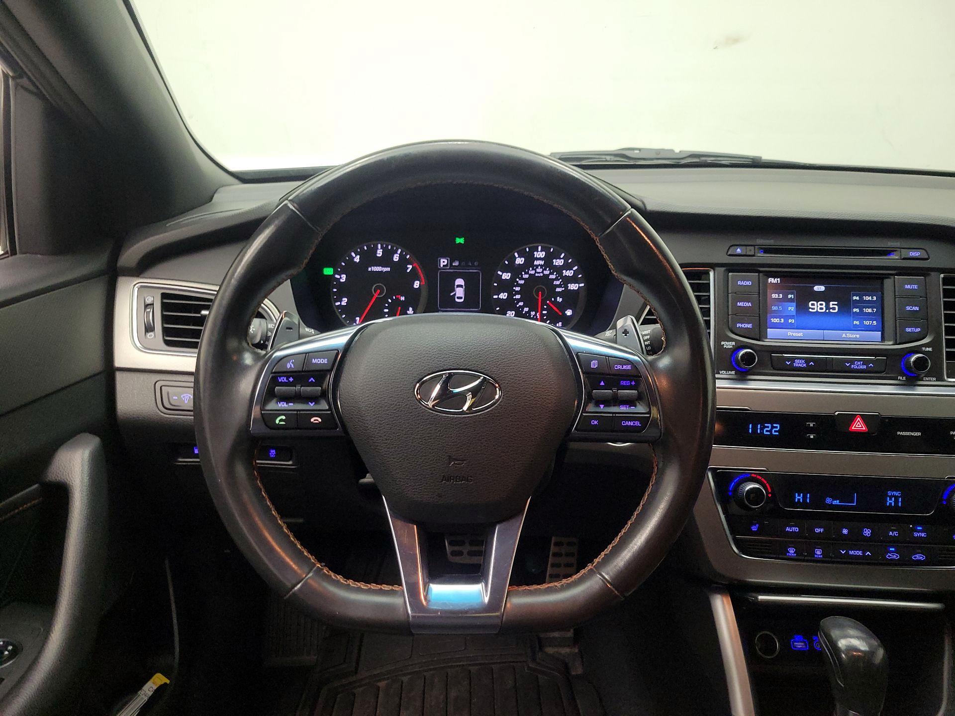 Thumbnail: 2015 Hyundai Sonata - 10