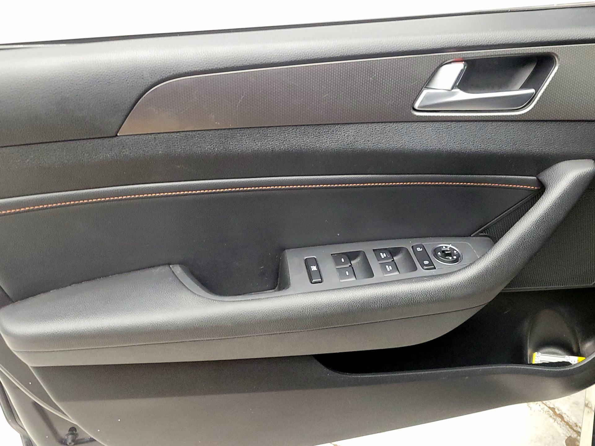 Thumbnail: 2015 Hyundai Sonata - 12