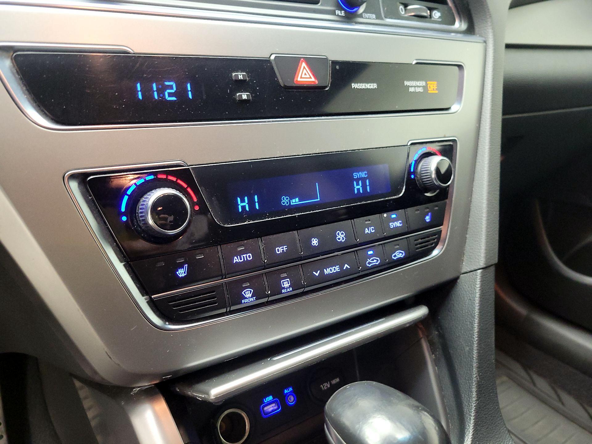 Thumbnail: 2015 Hyundai Sonata - 16