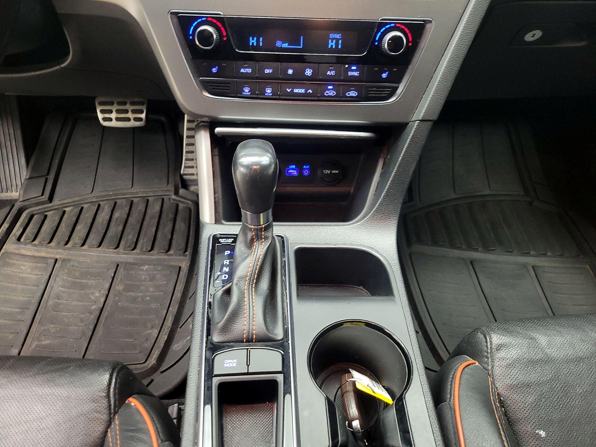 Thumbnail: 2015 Hyundai Sonata - 17