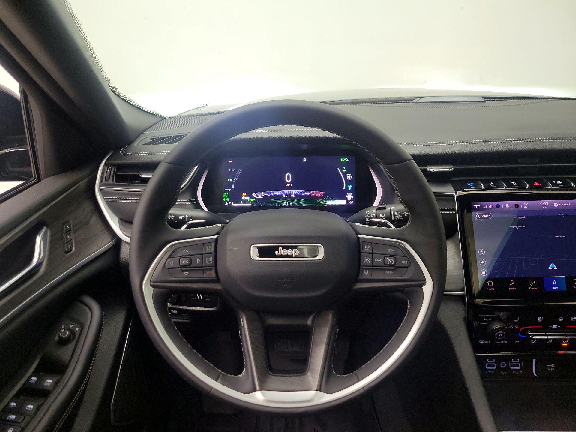 Thumbnail: 2024 Jeep Grand Cherokee - 10