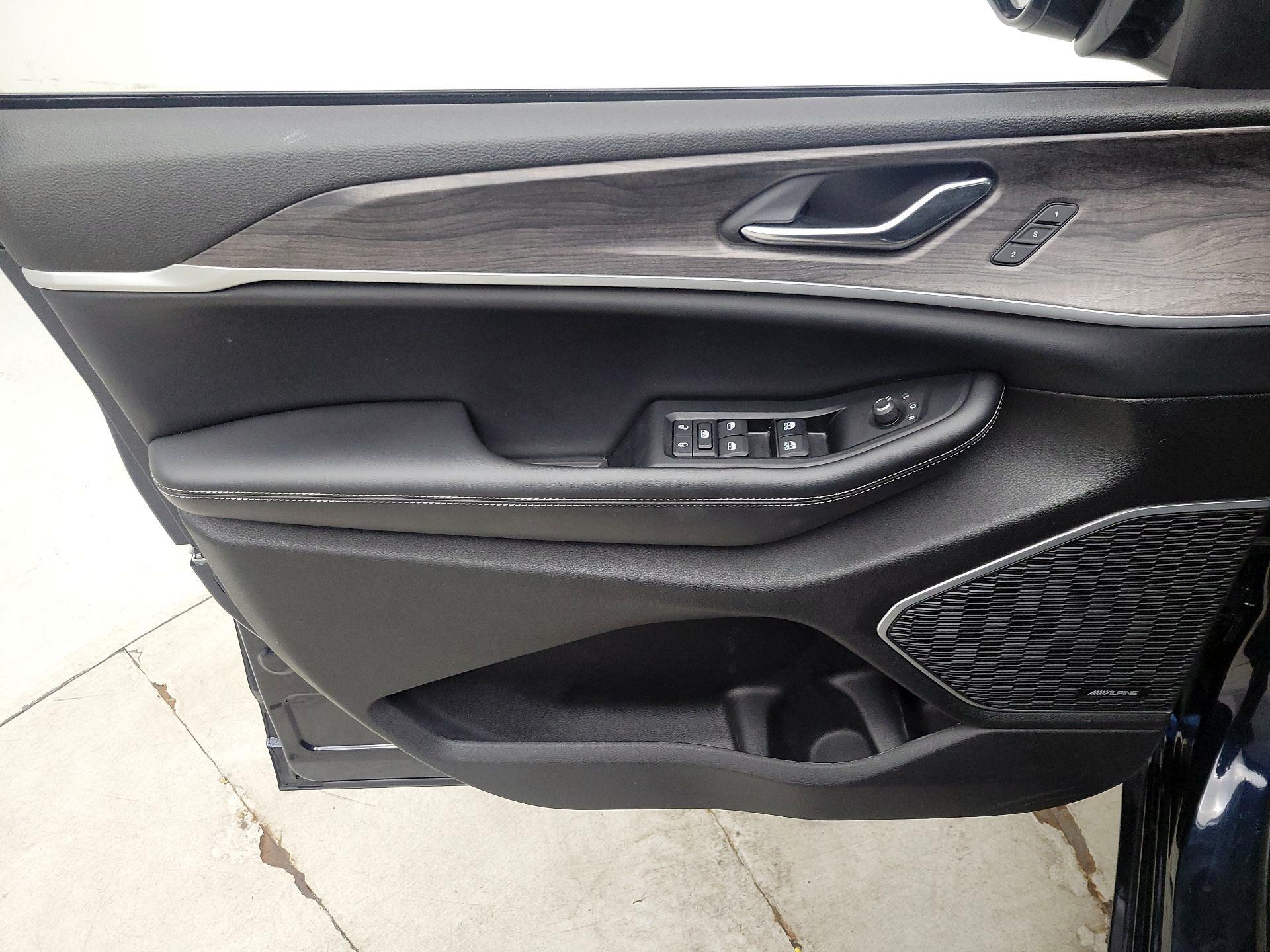 Thumbnail: 2024 Jeep Grand Cherokee - 12