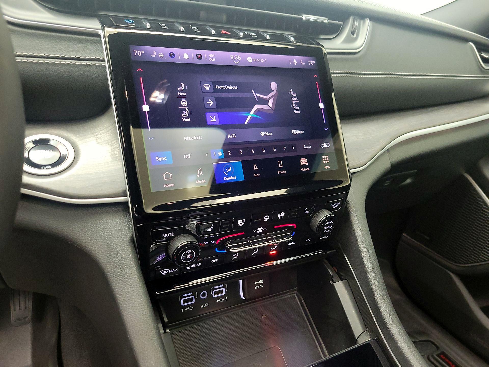 Thumbnail: 2024 Jeep Grand Cherokee - 17