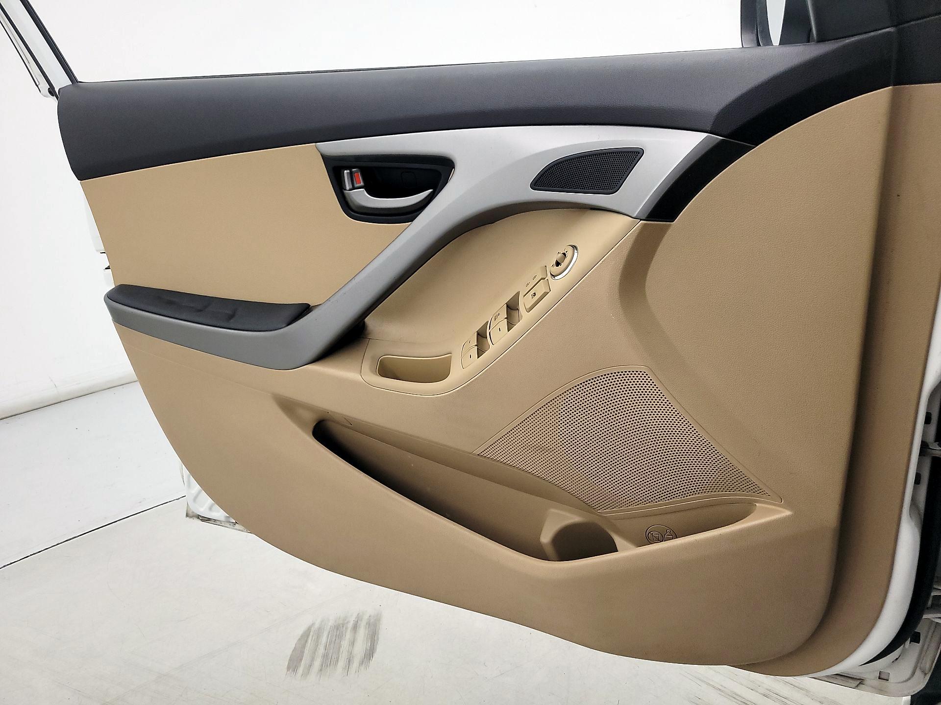 Thumbnail: 2013 Hyundai Elantra - 12