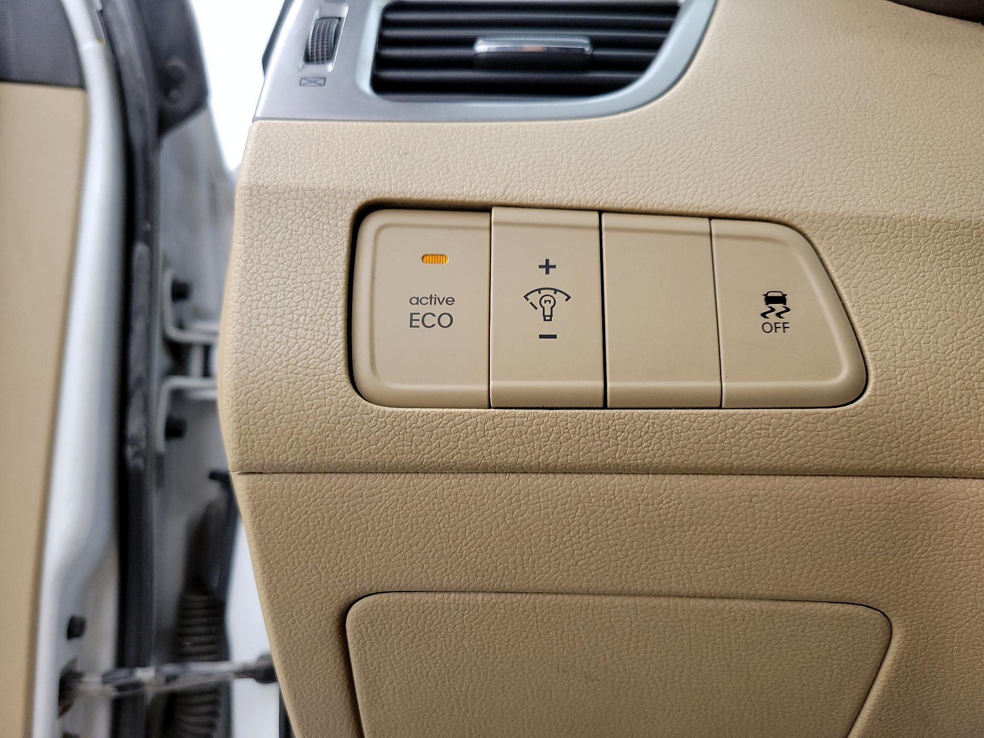 Thumbnail: 2013 Hyundai Elantra - 13