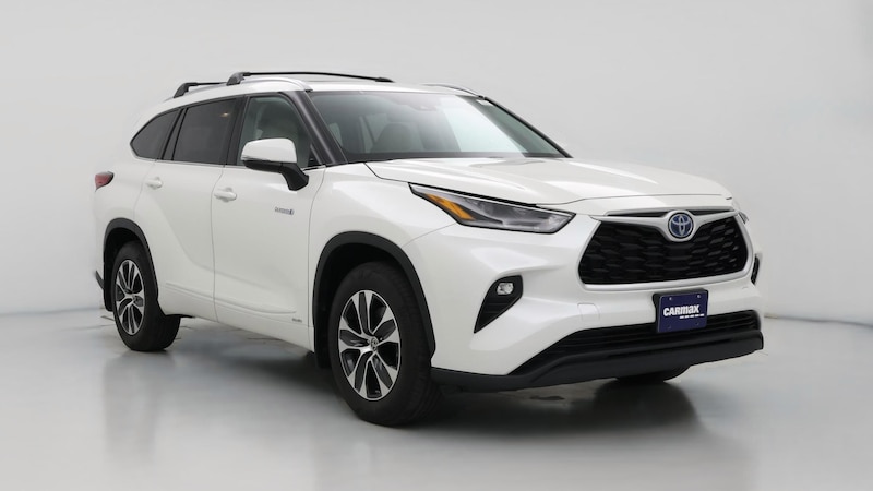 2021 Toyota Highlander XLE Hero Image