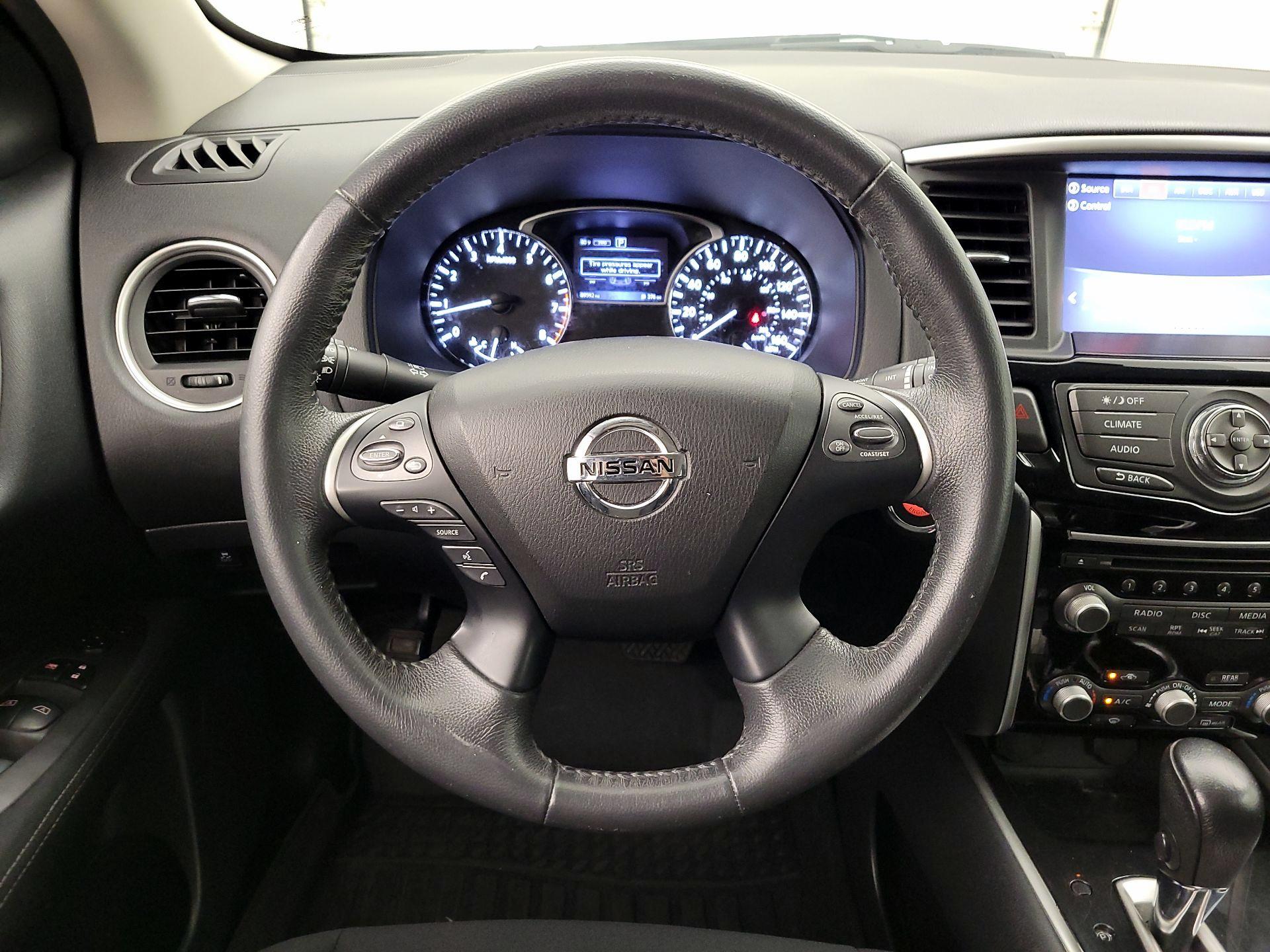 Thumbnail: 2017 Nissan Pathfinder - 10