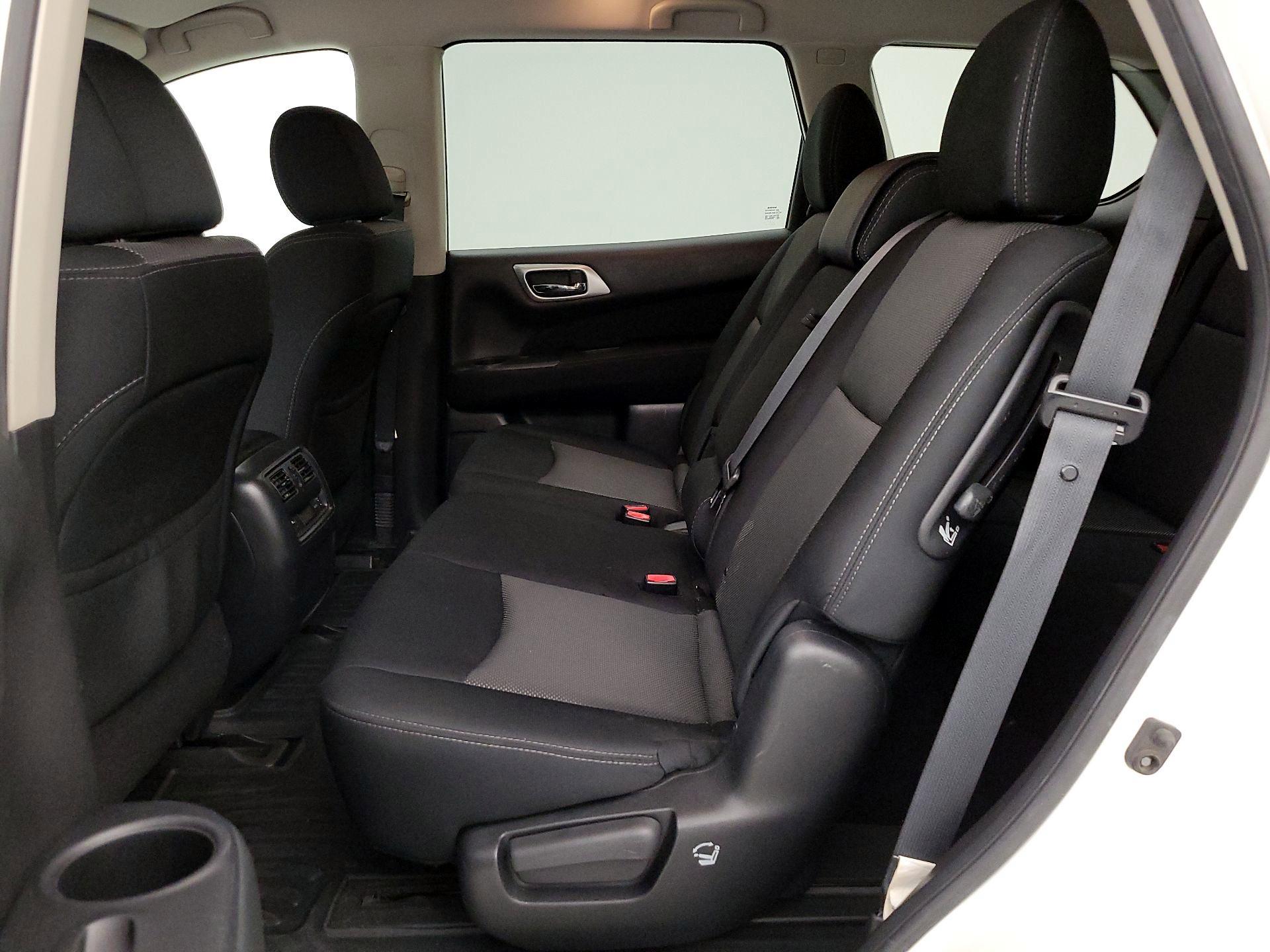 Thumbnail: 2017 Nissan Pathfinder - 19