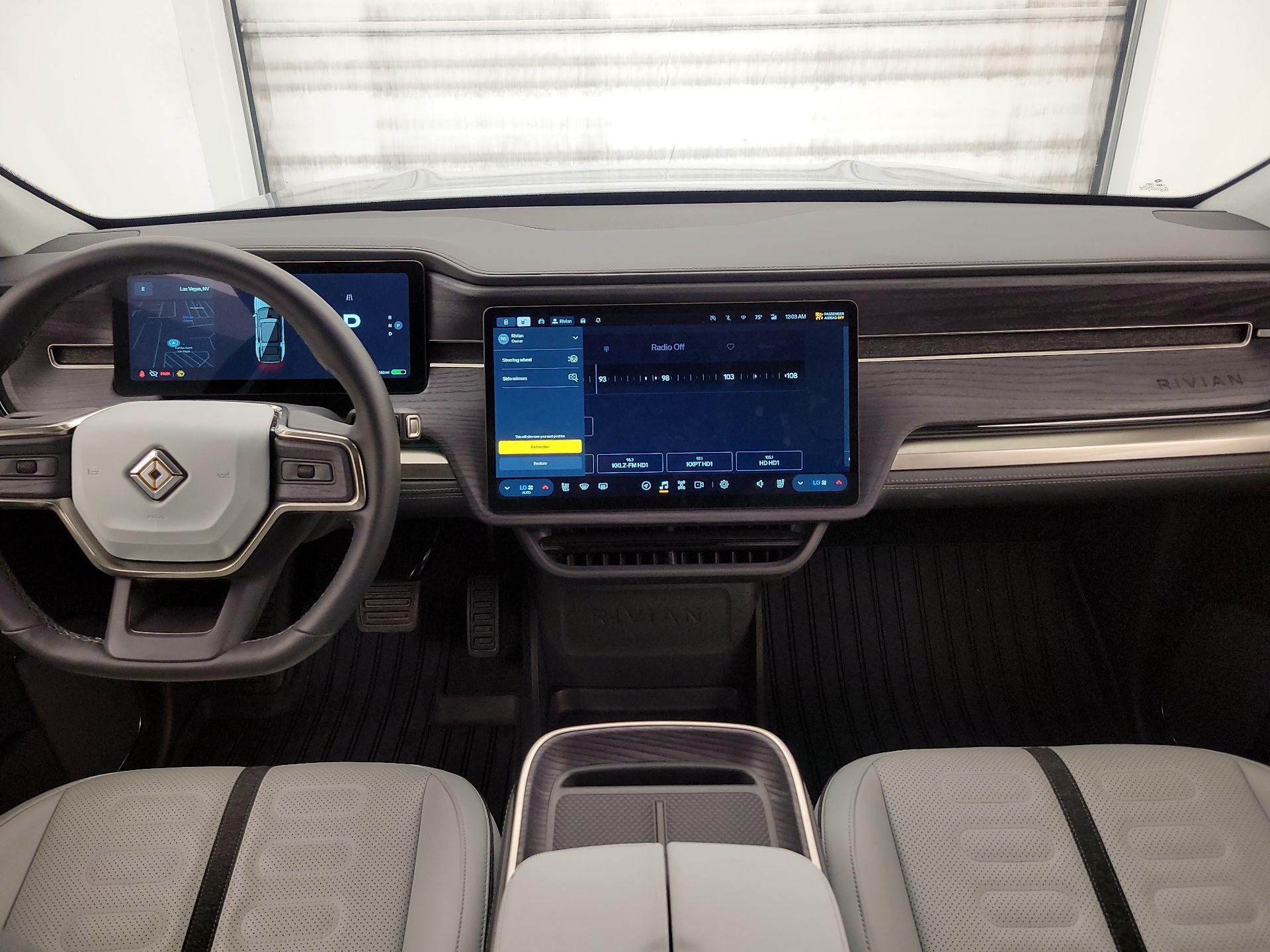 Thumbnail: 2025 Rivian R1S - 9