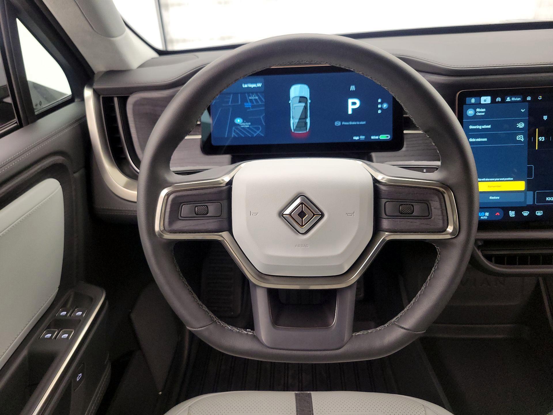 Thumbnail: 2025 Rivian R1S - 10