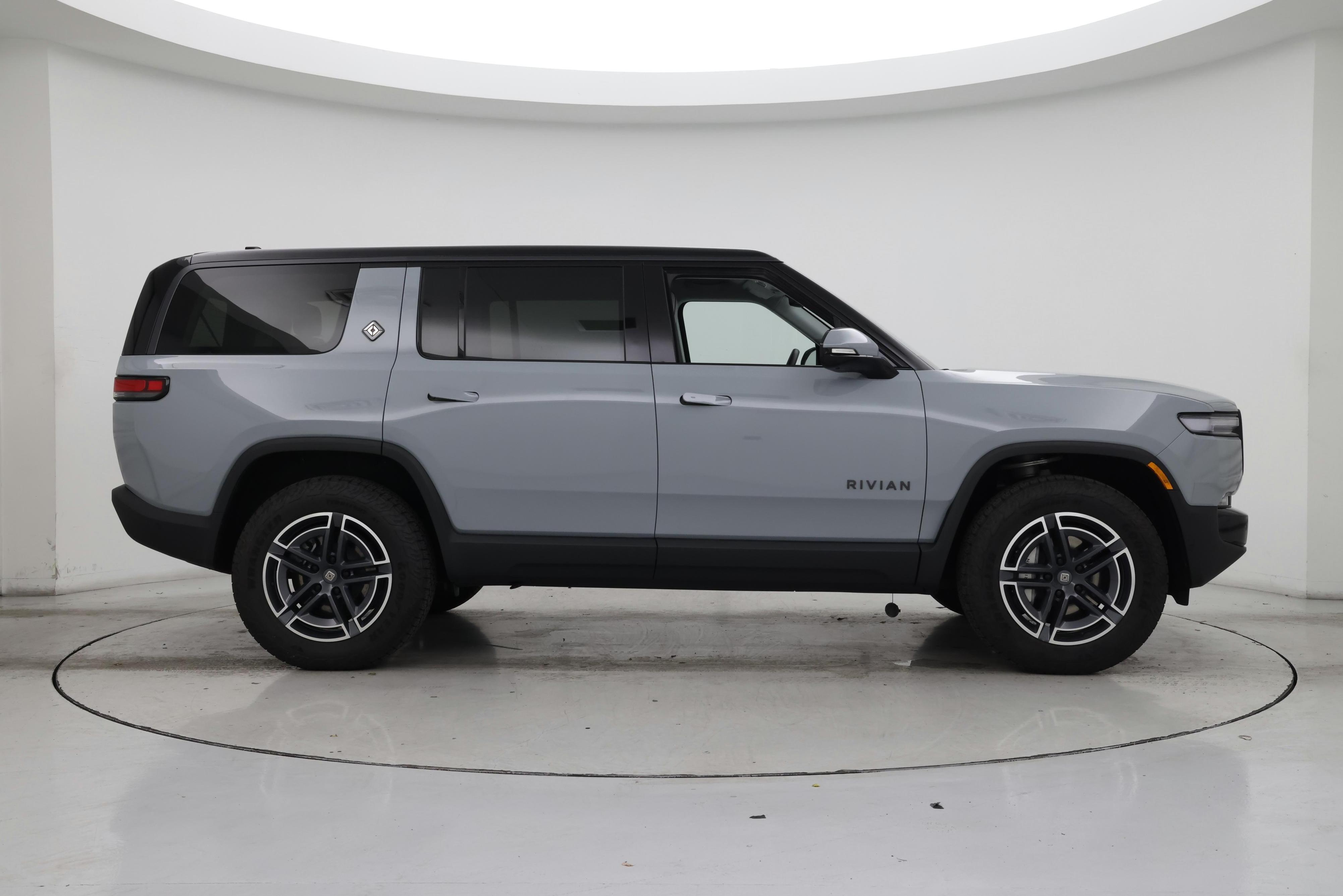 Thumbnail: 2025 Rivian R1S - 7