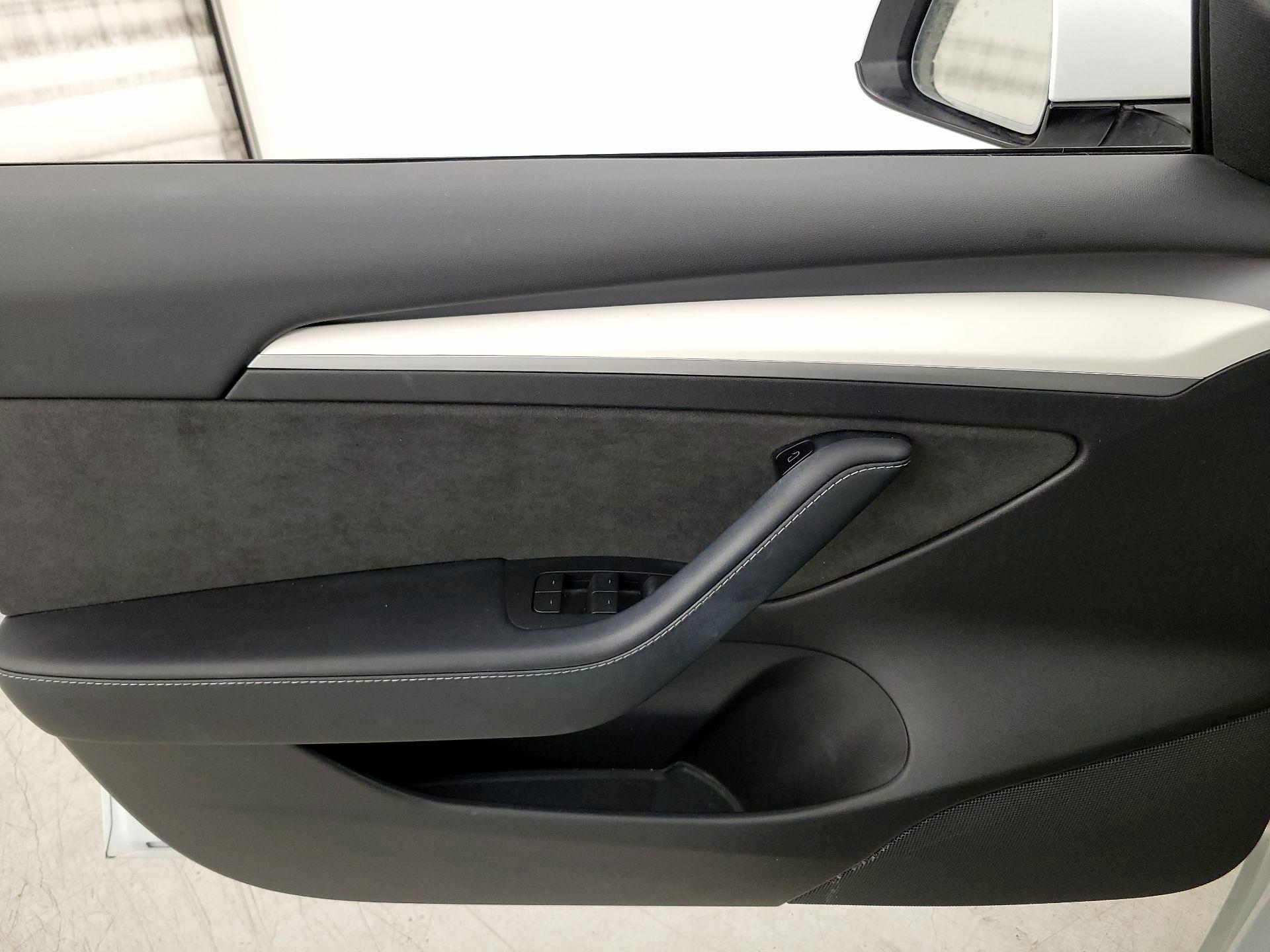 Thumbnail: 2022 Tesla Model 3 - 12