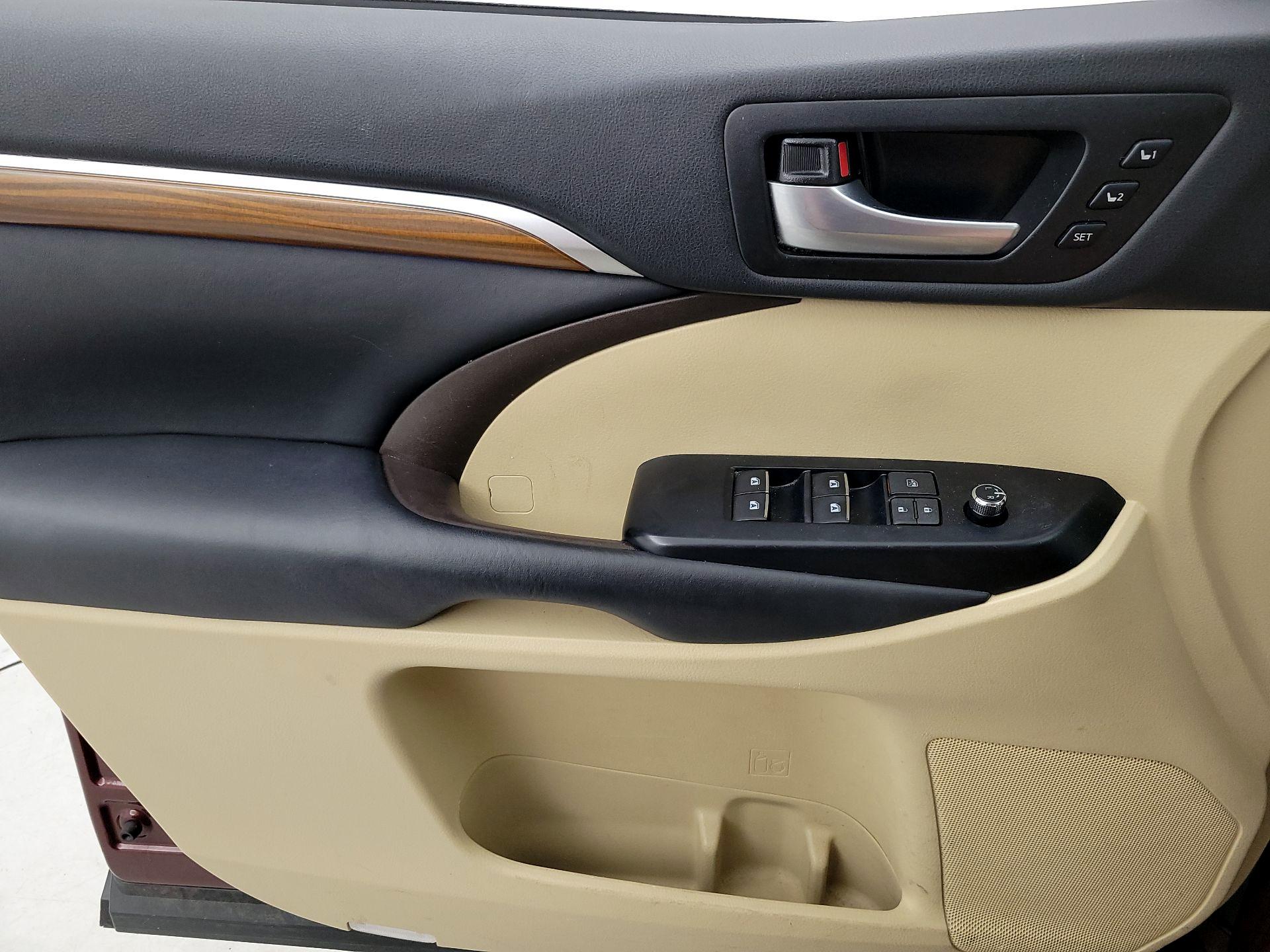 Thumbnail: 2018 Toyota Highlander - 12