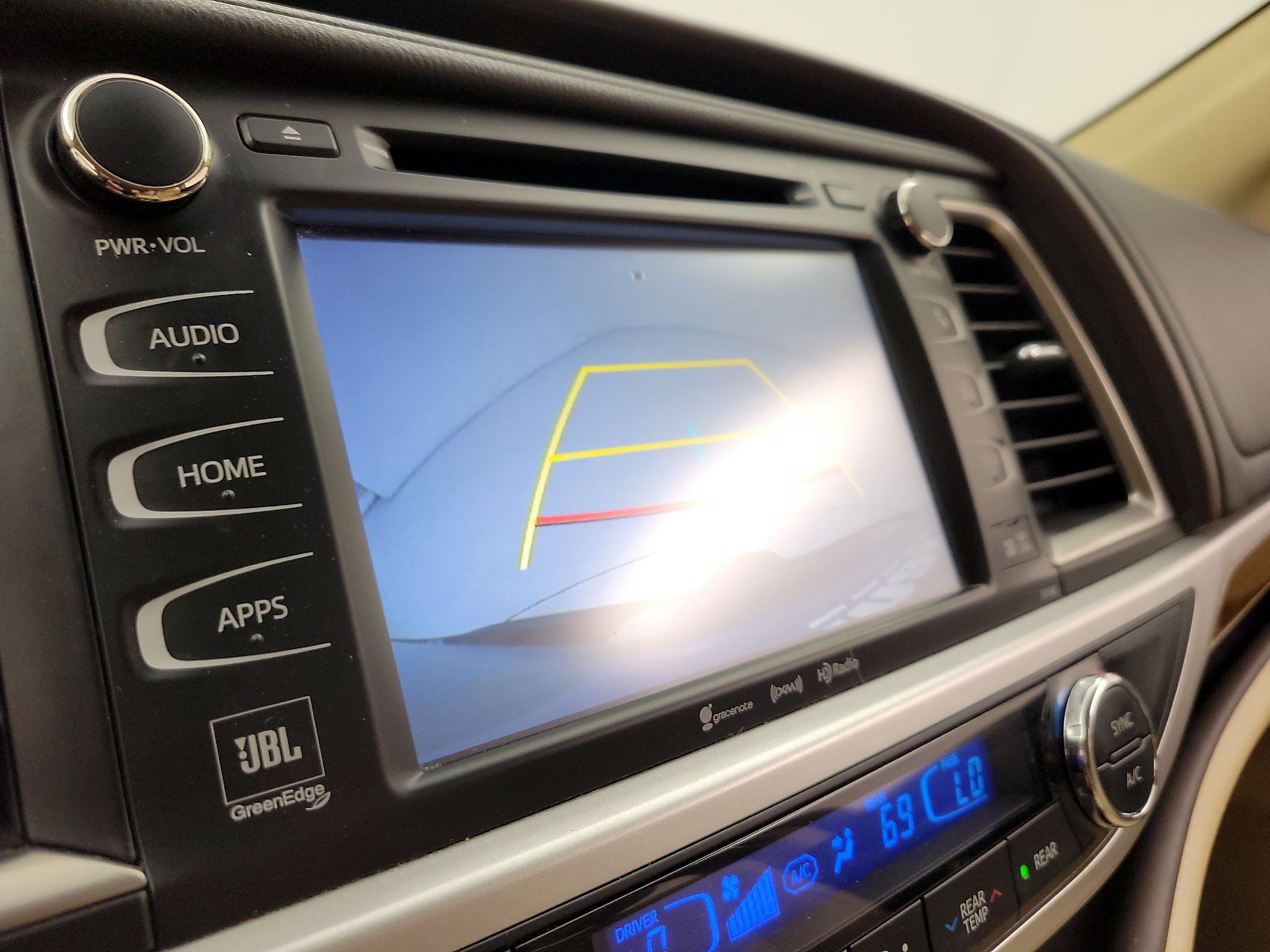 Thumbnail: 2018 Toyota Highlander - 14
