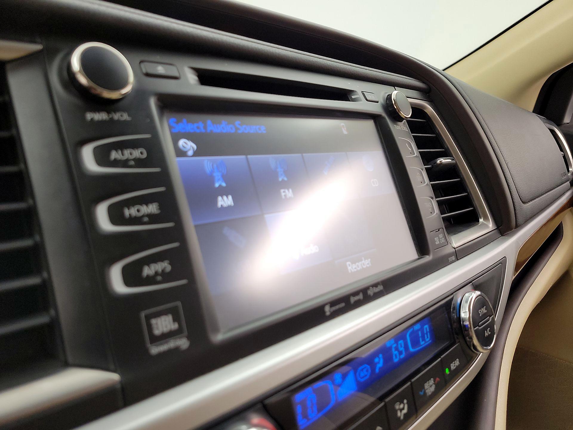 Thumbnail: 2018 Toyota Highlander - 15