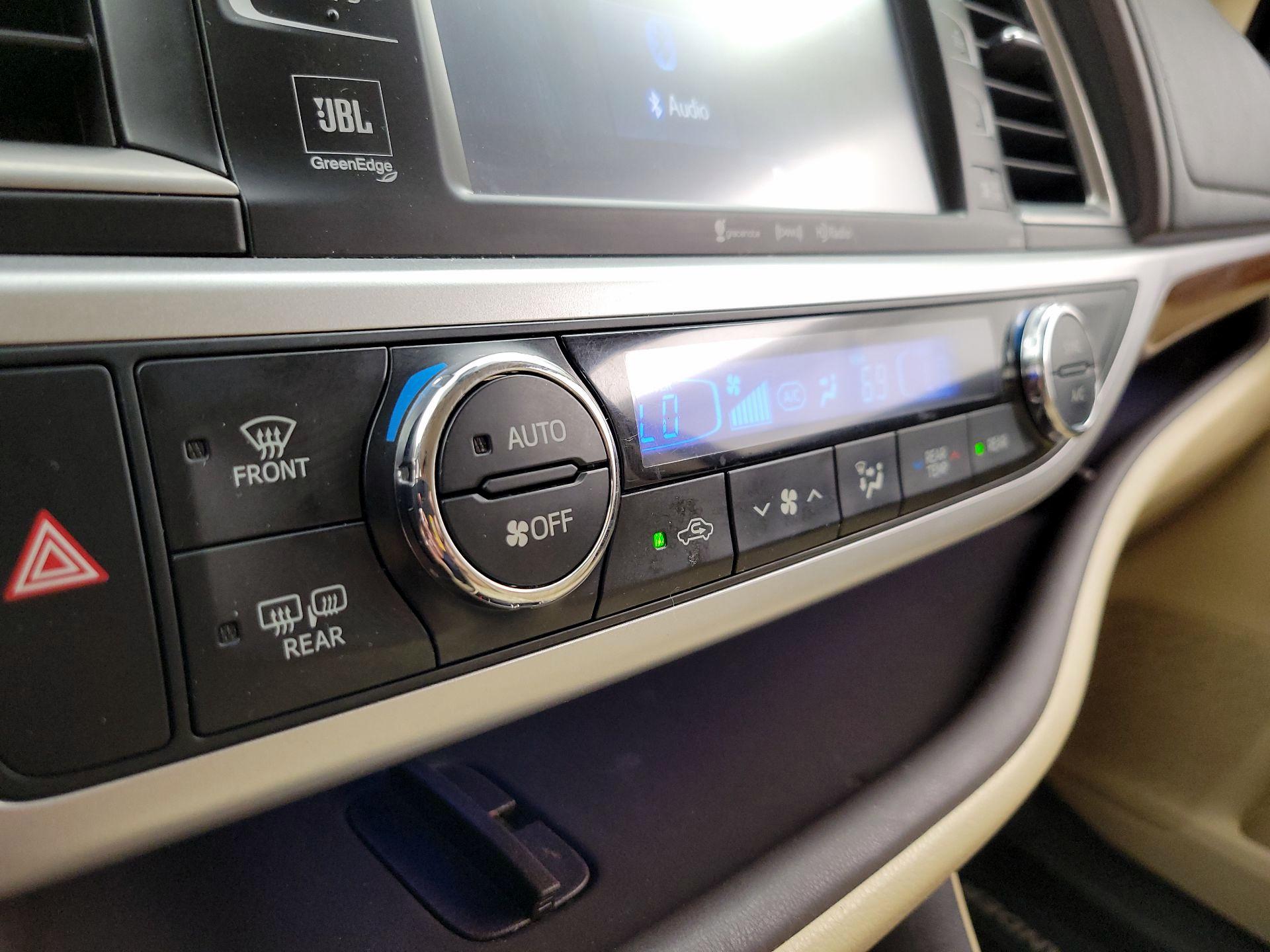 Thumbnail: 2018 Toyota Highlander - 16