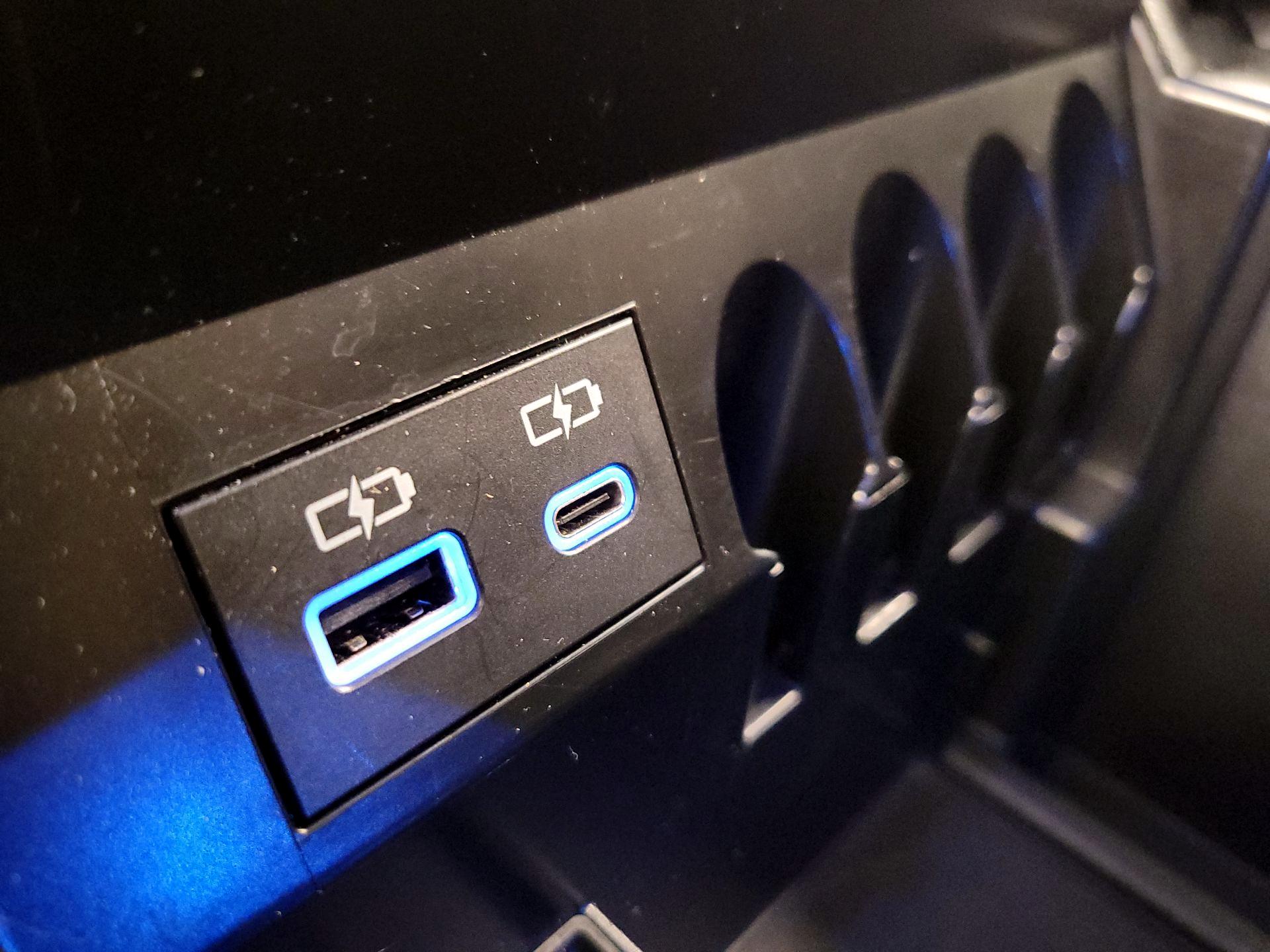 Thumbnail: 2022 Toyota Tundra - 18