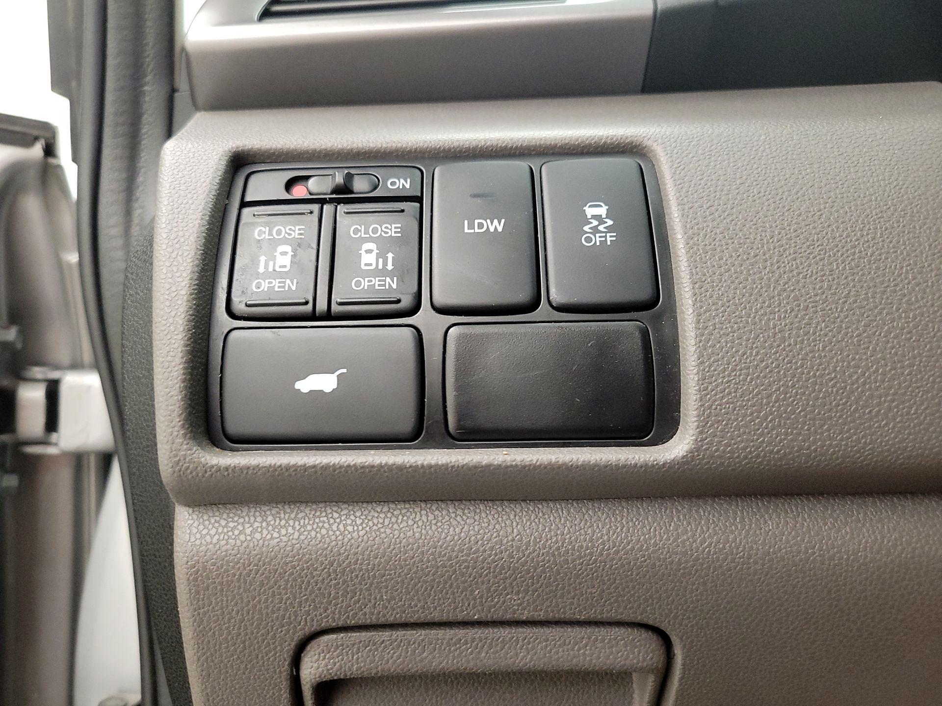 Thumbnail: 2015 Honda Odyssey - 13