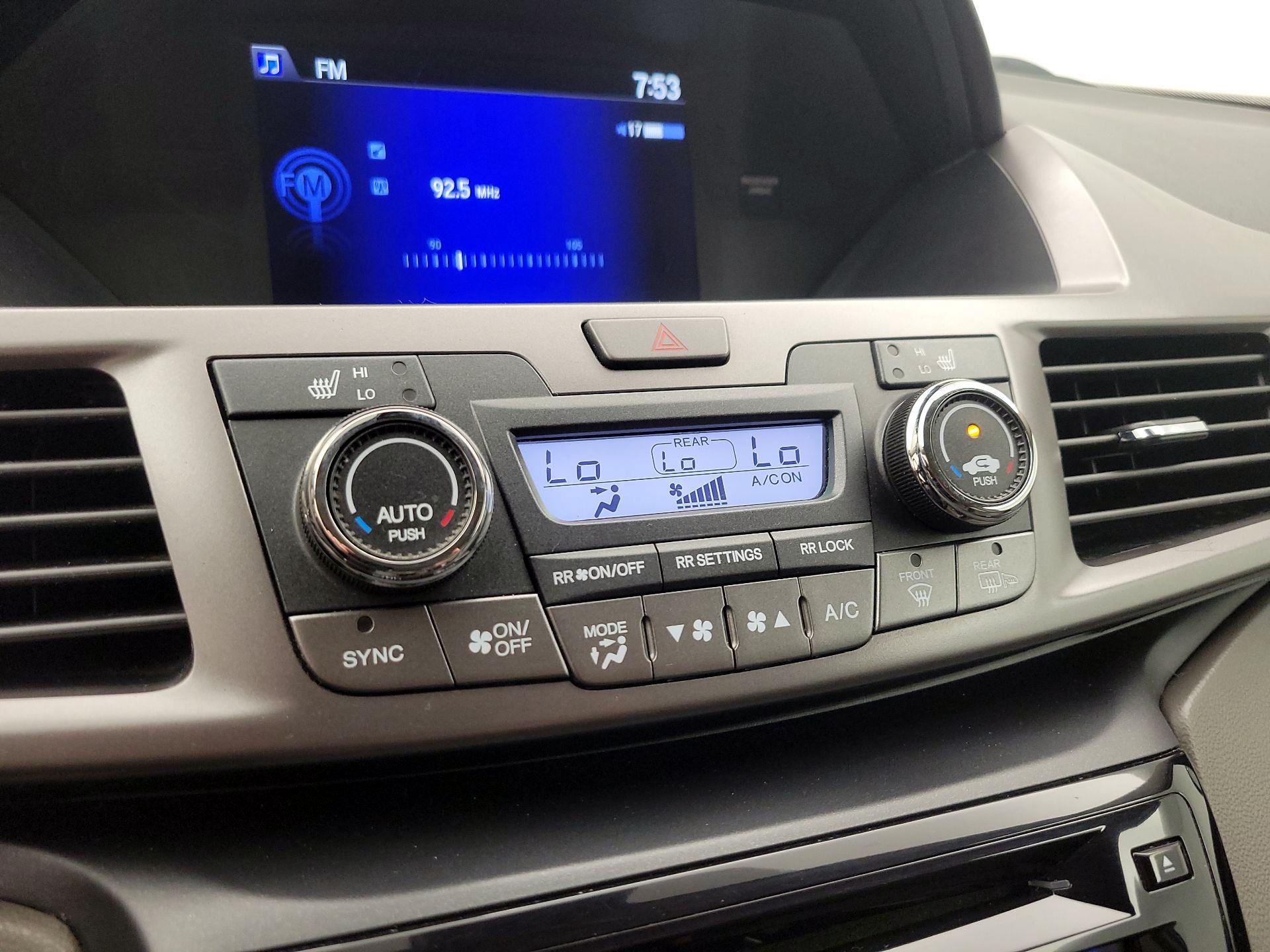 Thumbnail: 2015 Honda Odyssey - 17