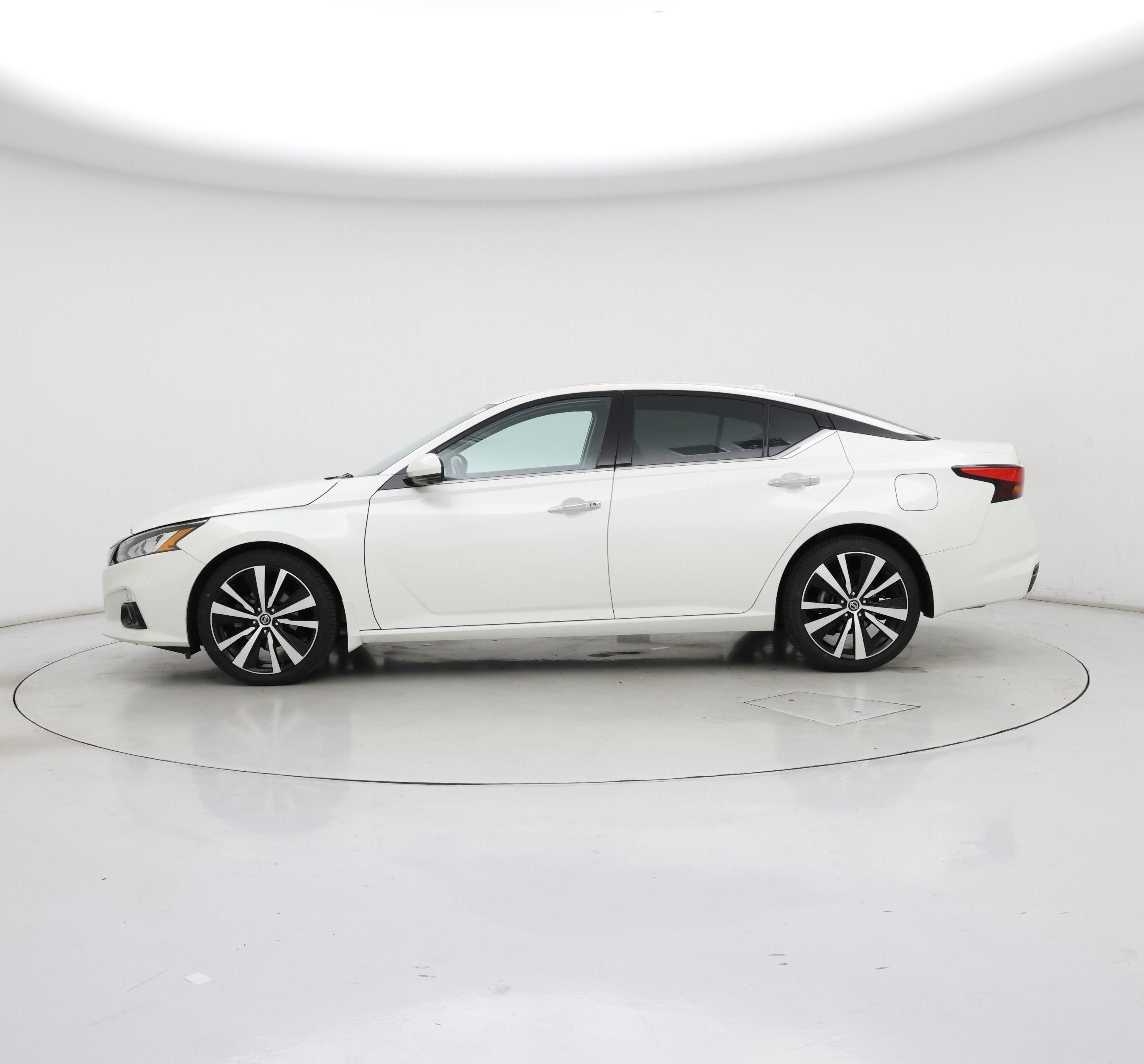 Thumbnail: 2020 Nissan Altima - 3