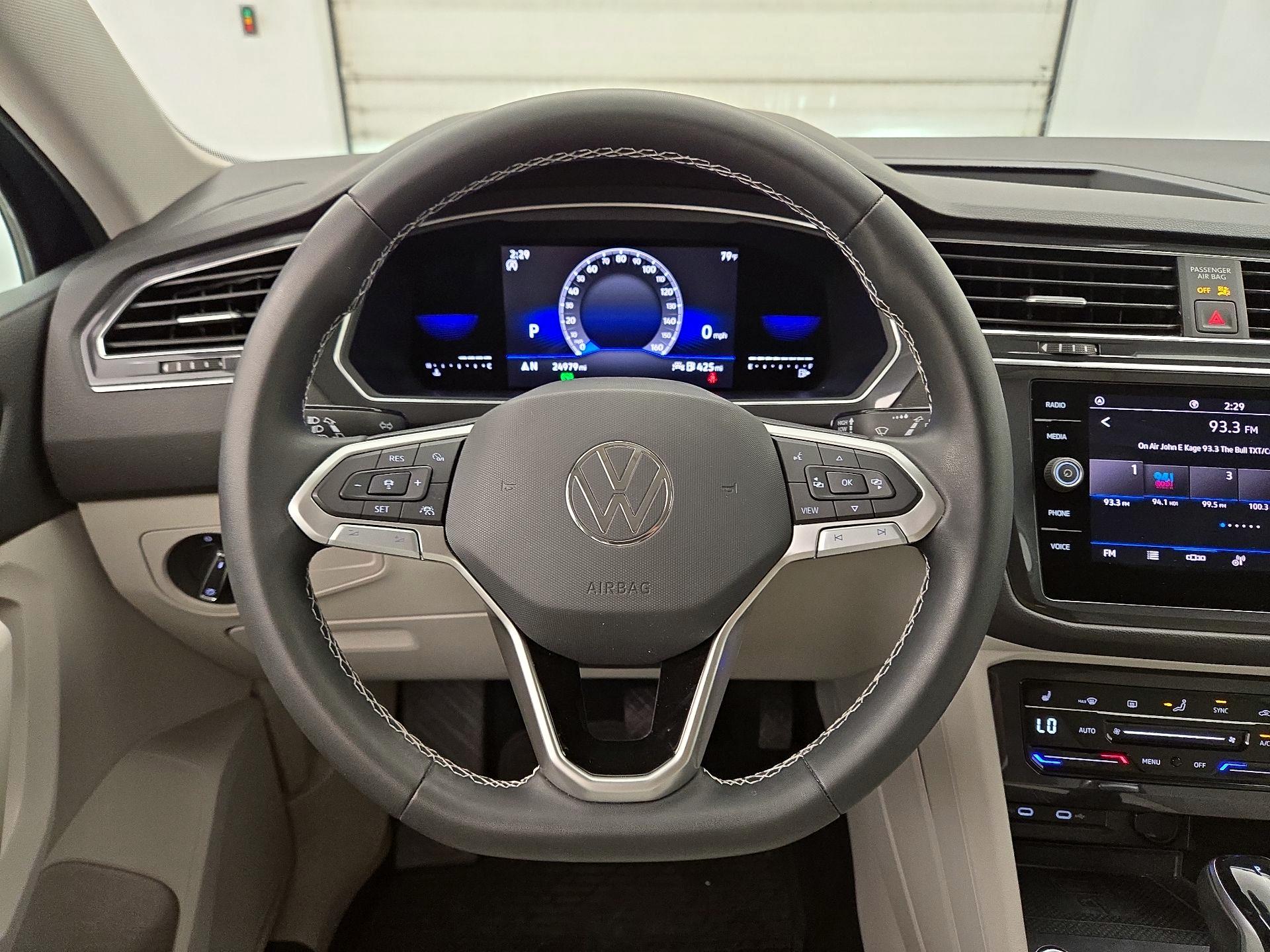 Thumbnail: 2022 Volkswagen Tiguan - 10