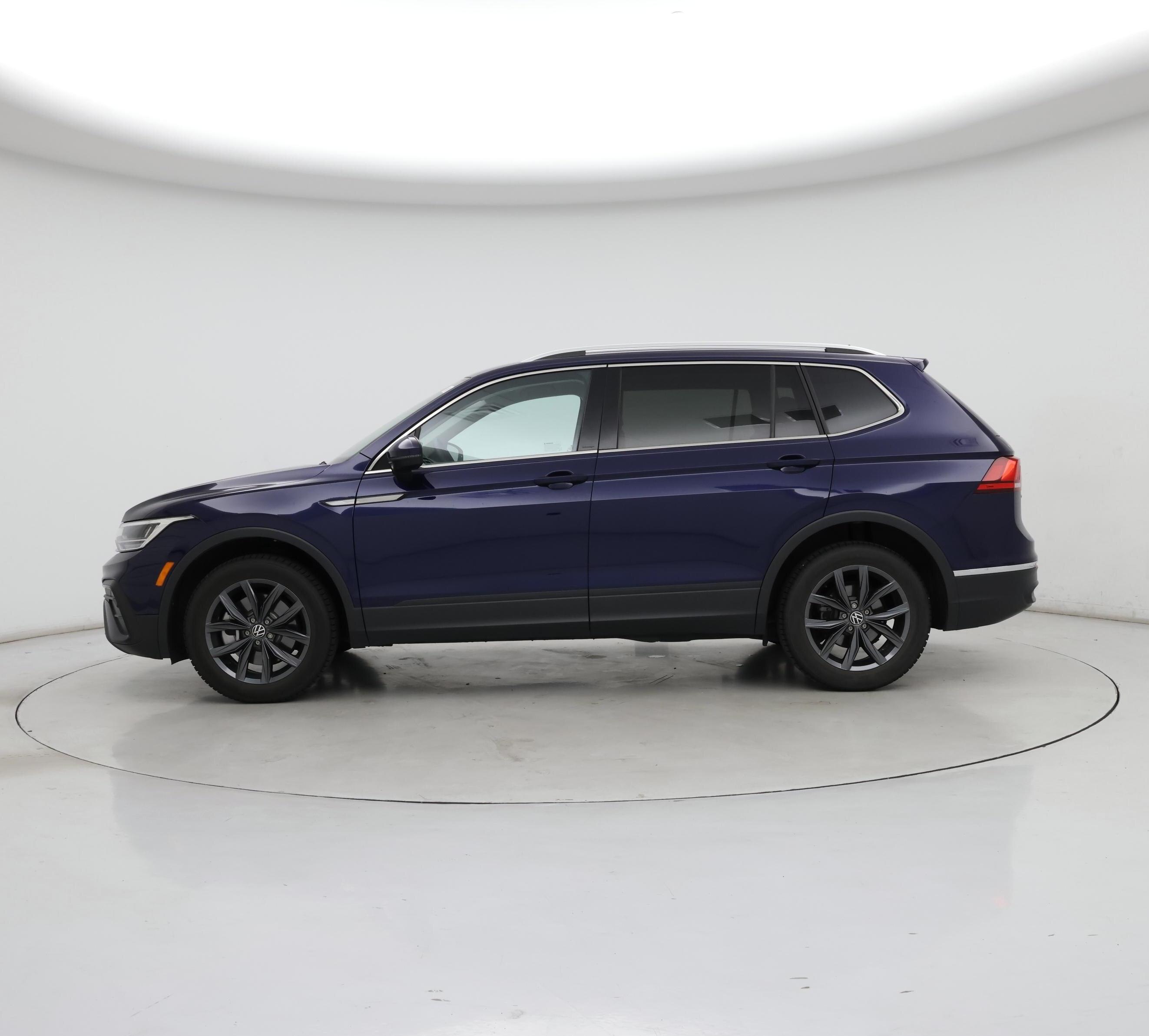Thumbnail: 2022 Volkswagen Tiguan - 3