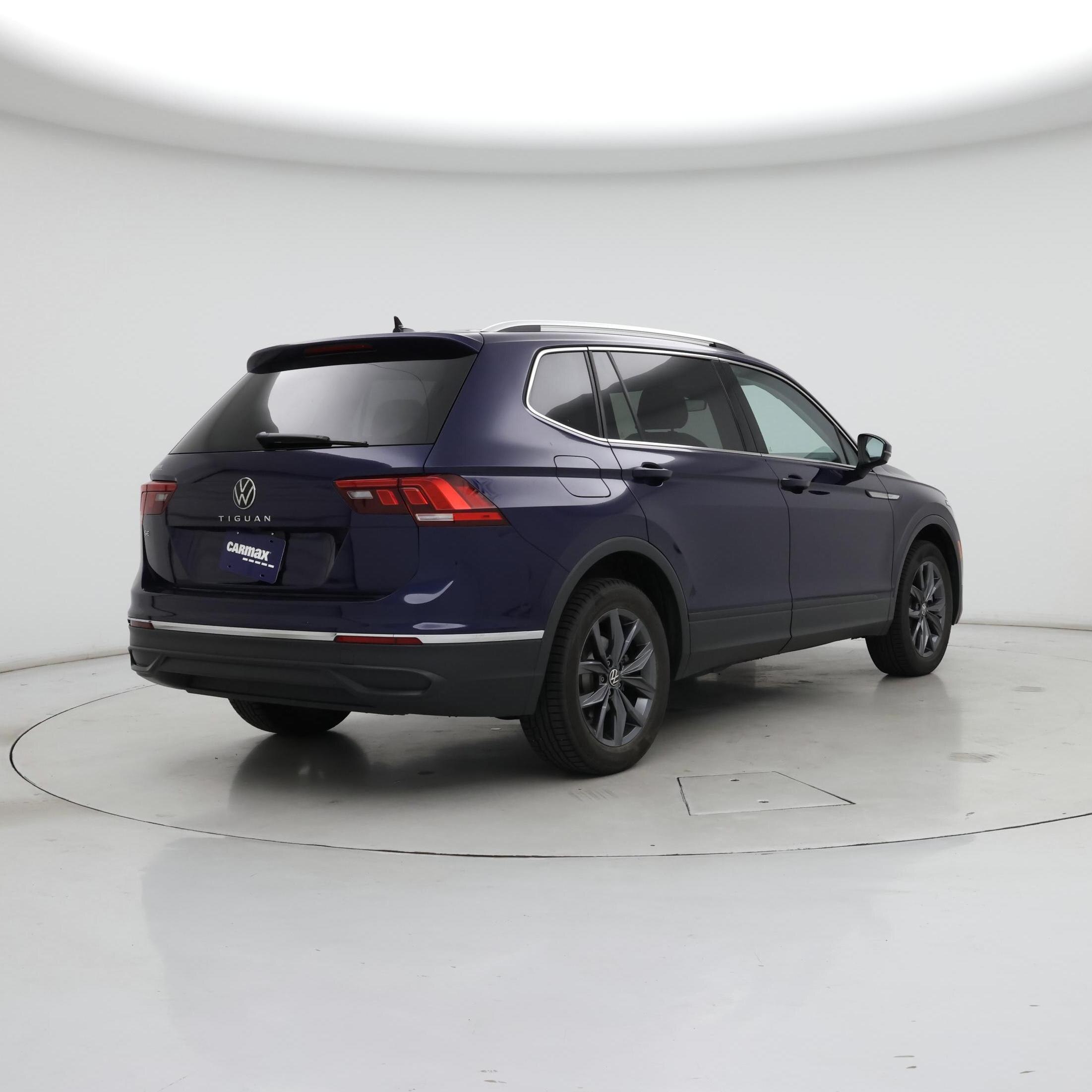 Thumbnail: 2022 Volkswagen Tiguan - 8