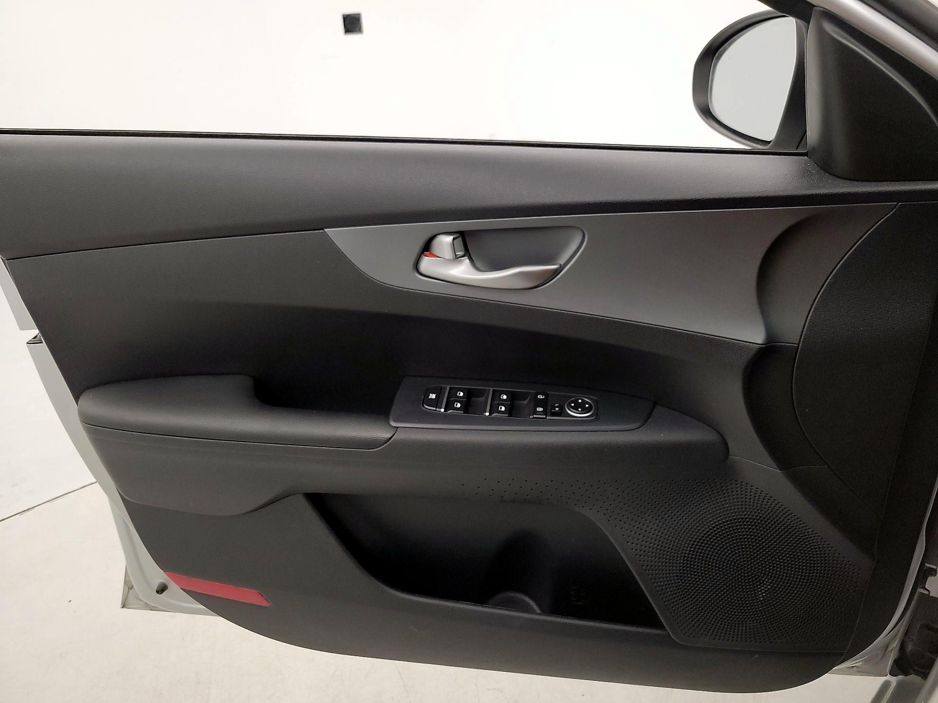 Thumbnail: 2021 Kia Forte - 12