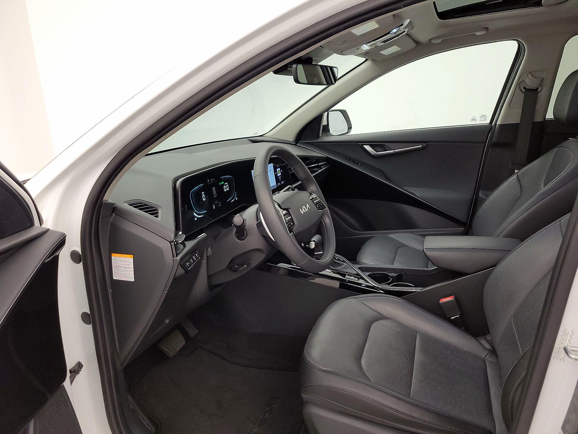 Thumbnail: 2023 Kia Niro - 11