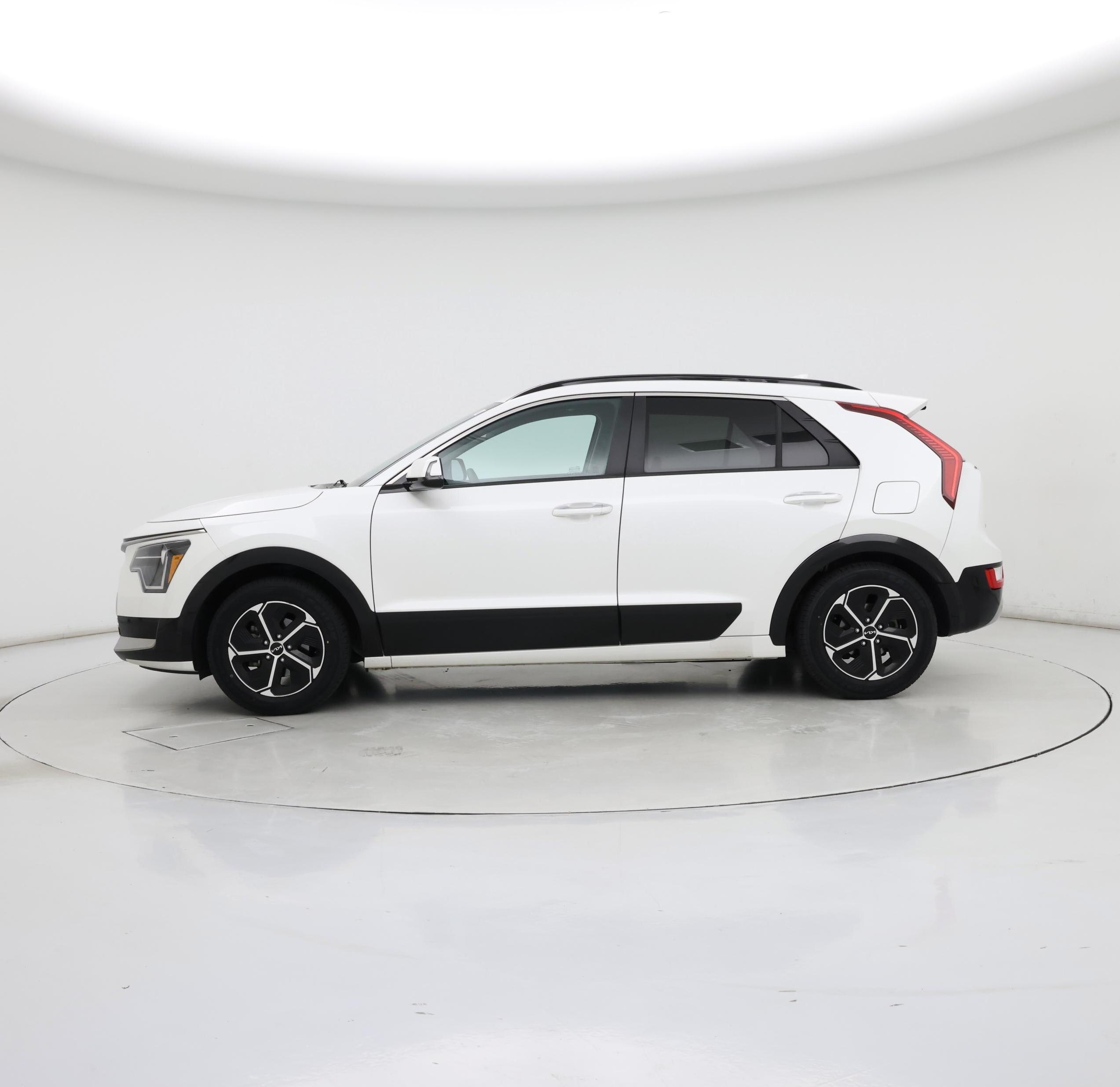 Thumbnail: 2023 Kia Niro - 3