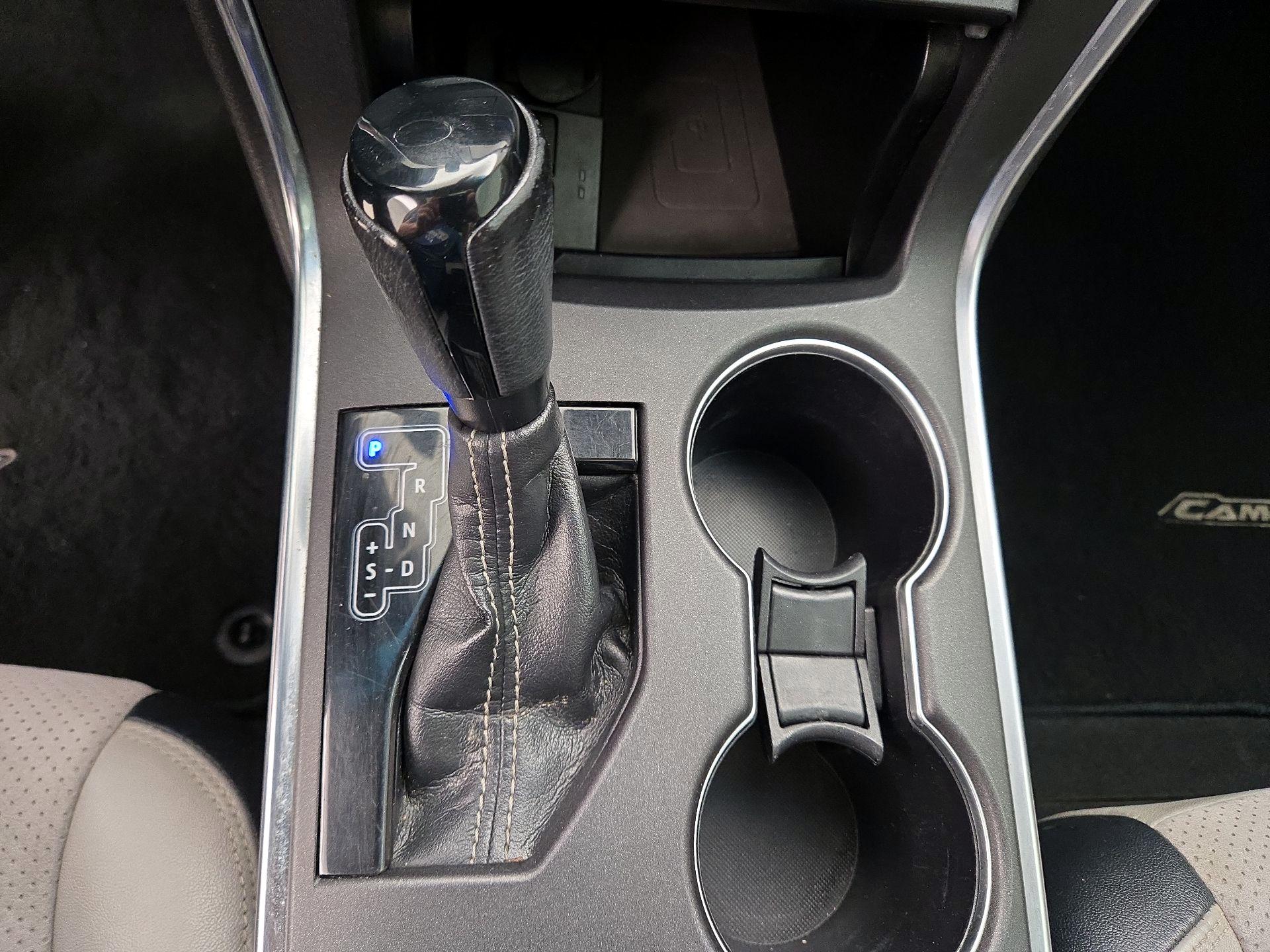 Thumbnail: 2016 Toyota Camry - 18