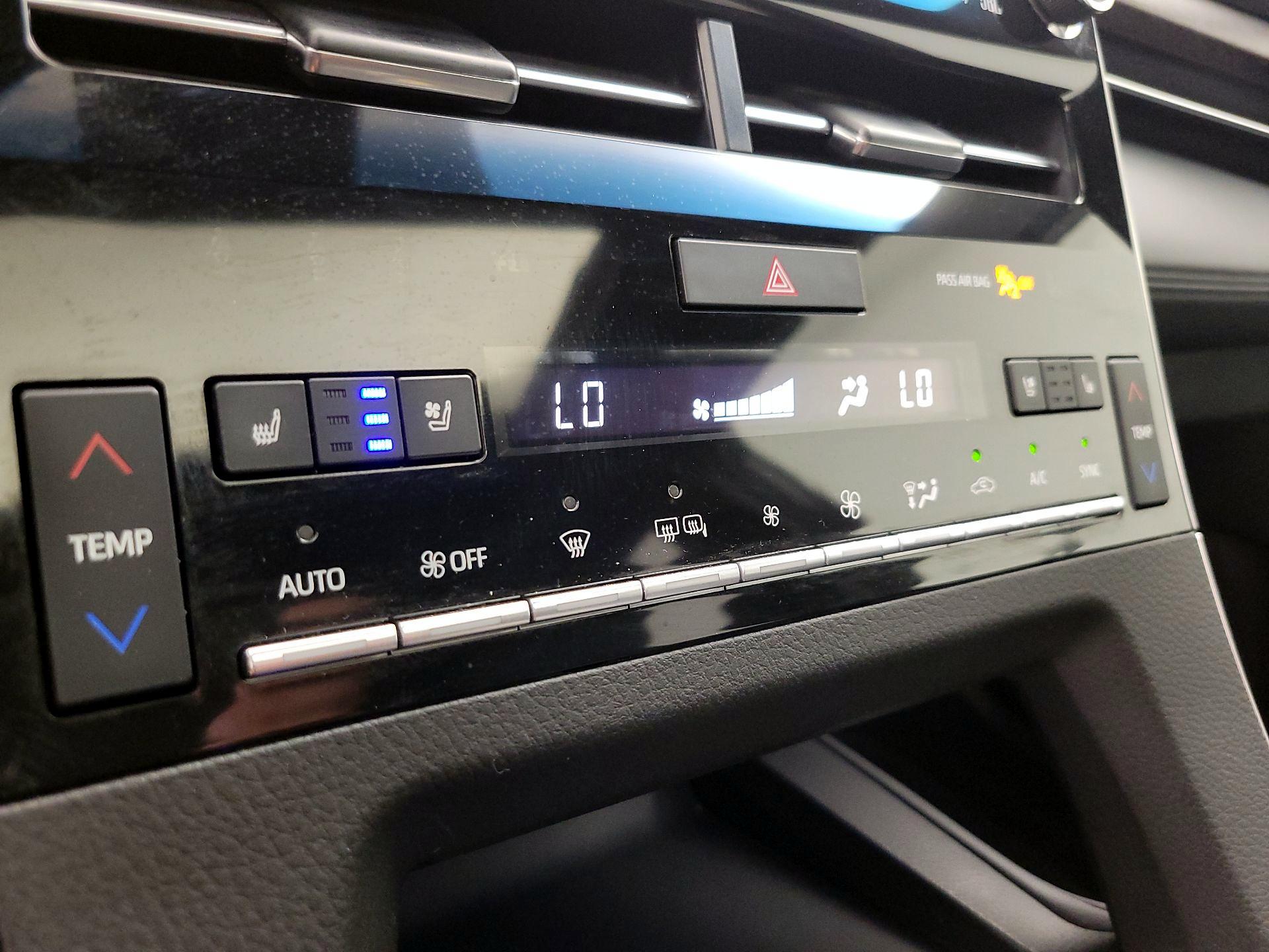 Thumbnail: 2021 Toyota Avalon - 17
