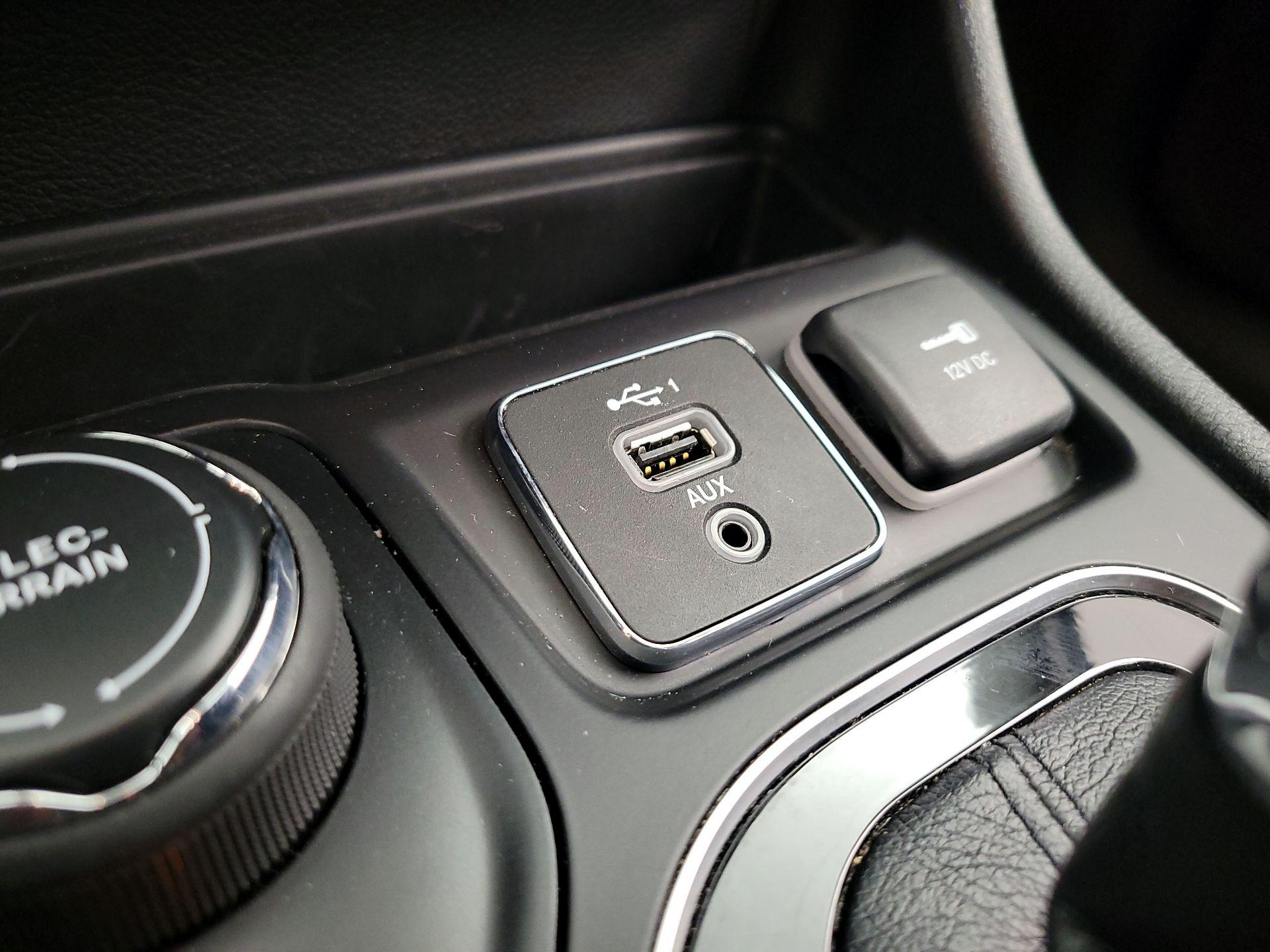Thumbnail: 2021 Jeep Cherokee - 18
