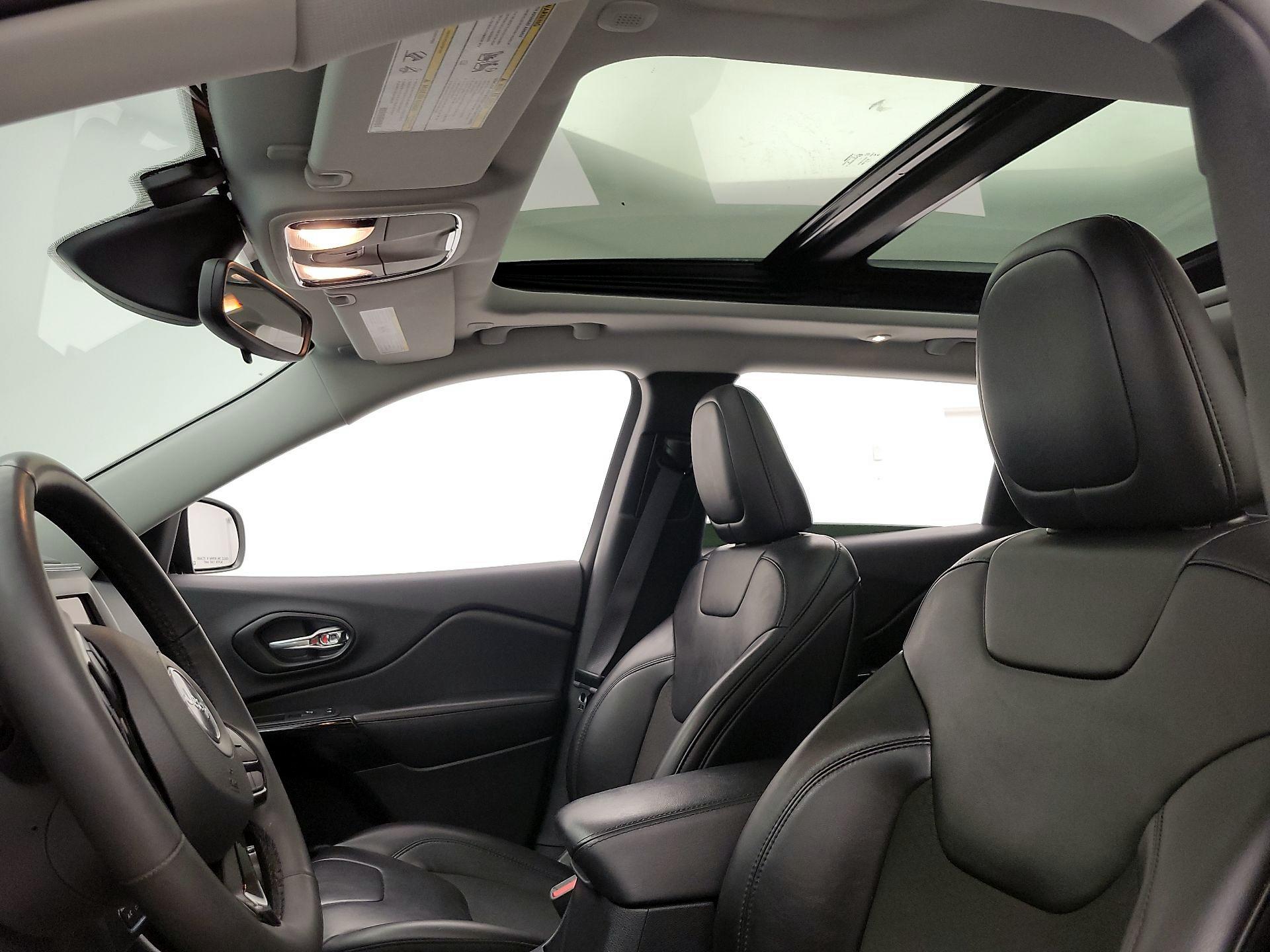 Thumbnail: 2021 Jeep Cherokee - 19