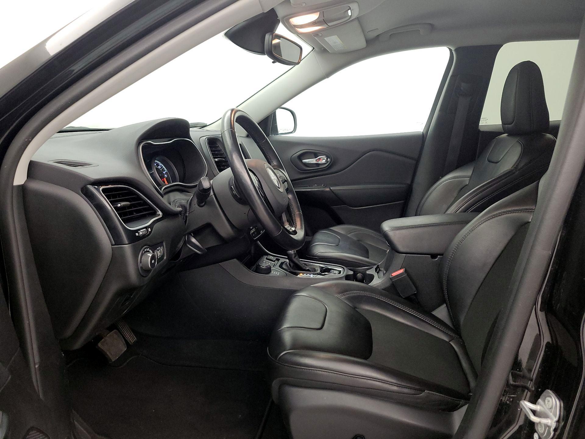Thumbnail: 2021 Jeep Cherokee - 11