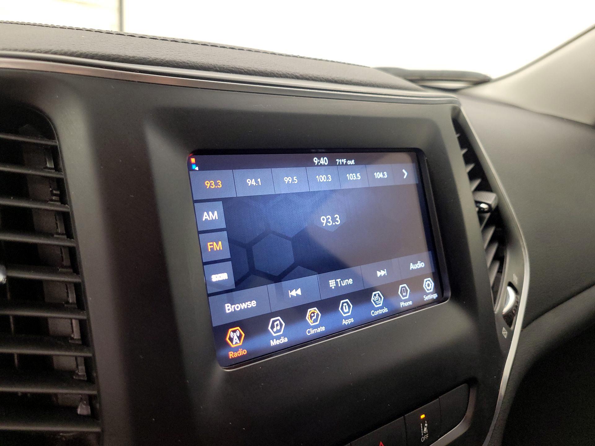 Thumbnail: 2021 Jeep Cherokee - 15