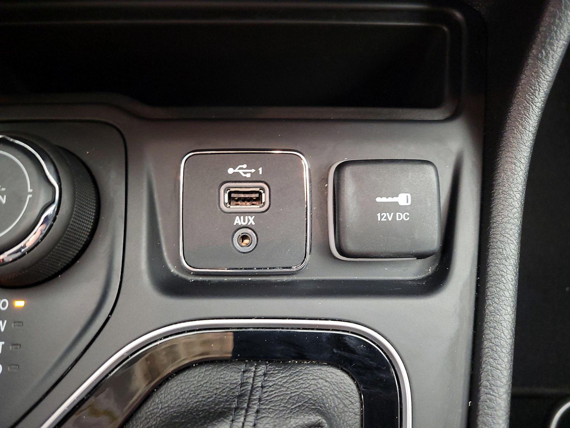 Thumbnail: 2021 Jeep Cherokee - 18