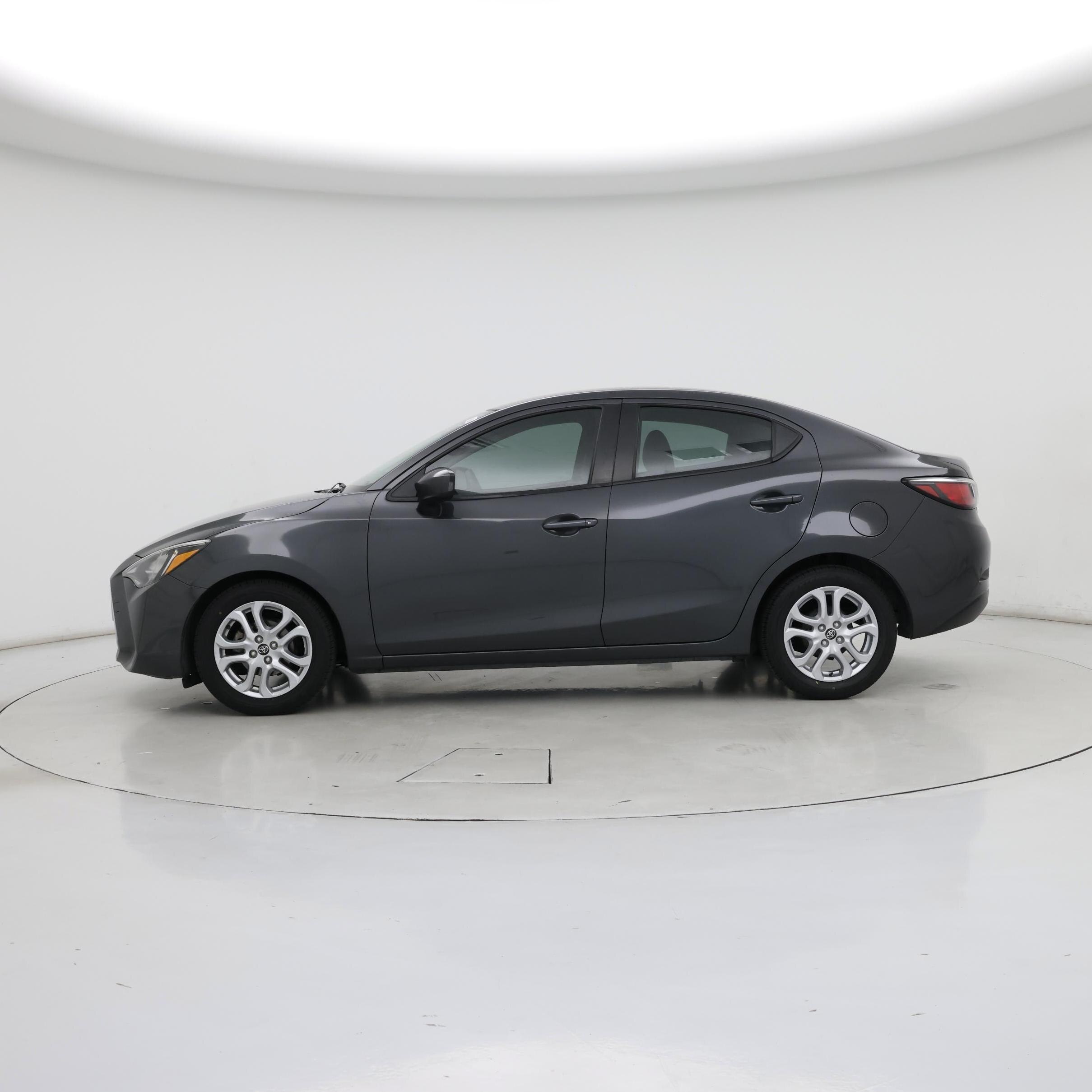 Thumbnail: 2017 Toyota Yaris iA - 3