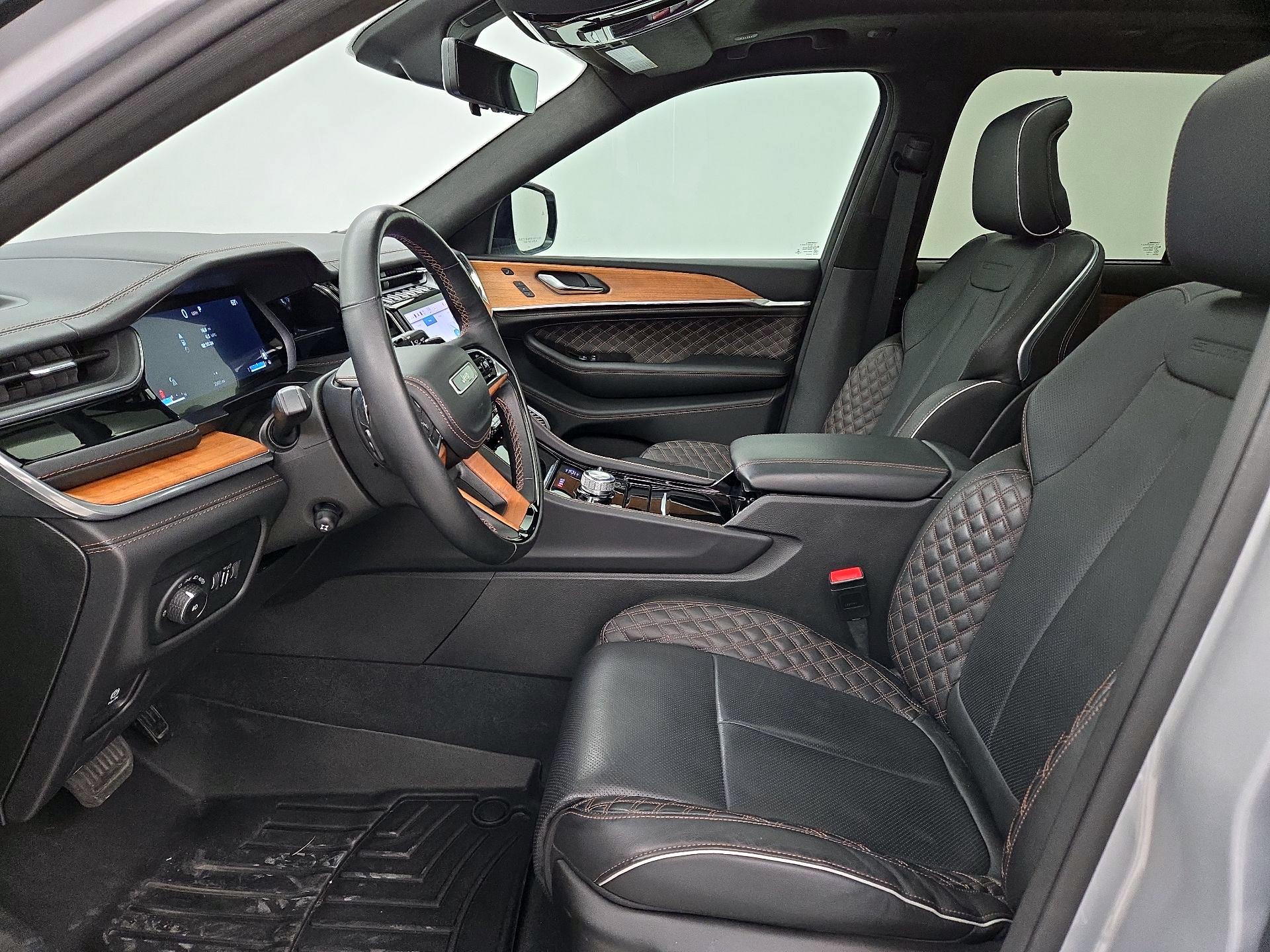 Thumbnail: 2022 Jeep Grand Cherokee - 11