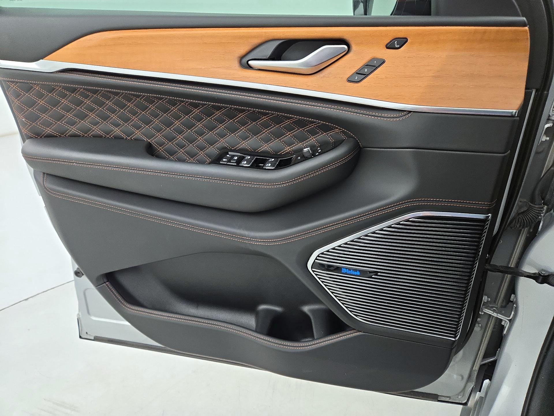 Thumbnail: 2022 Jeep Grand Cherokee - 12