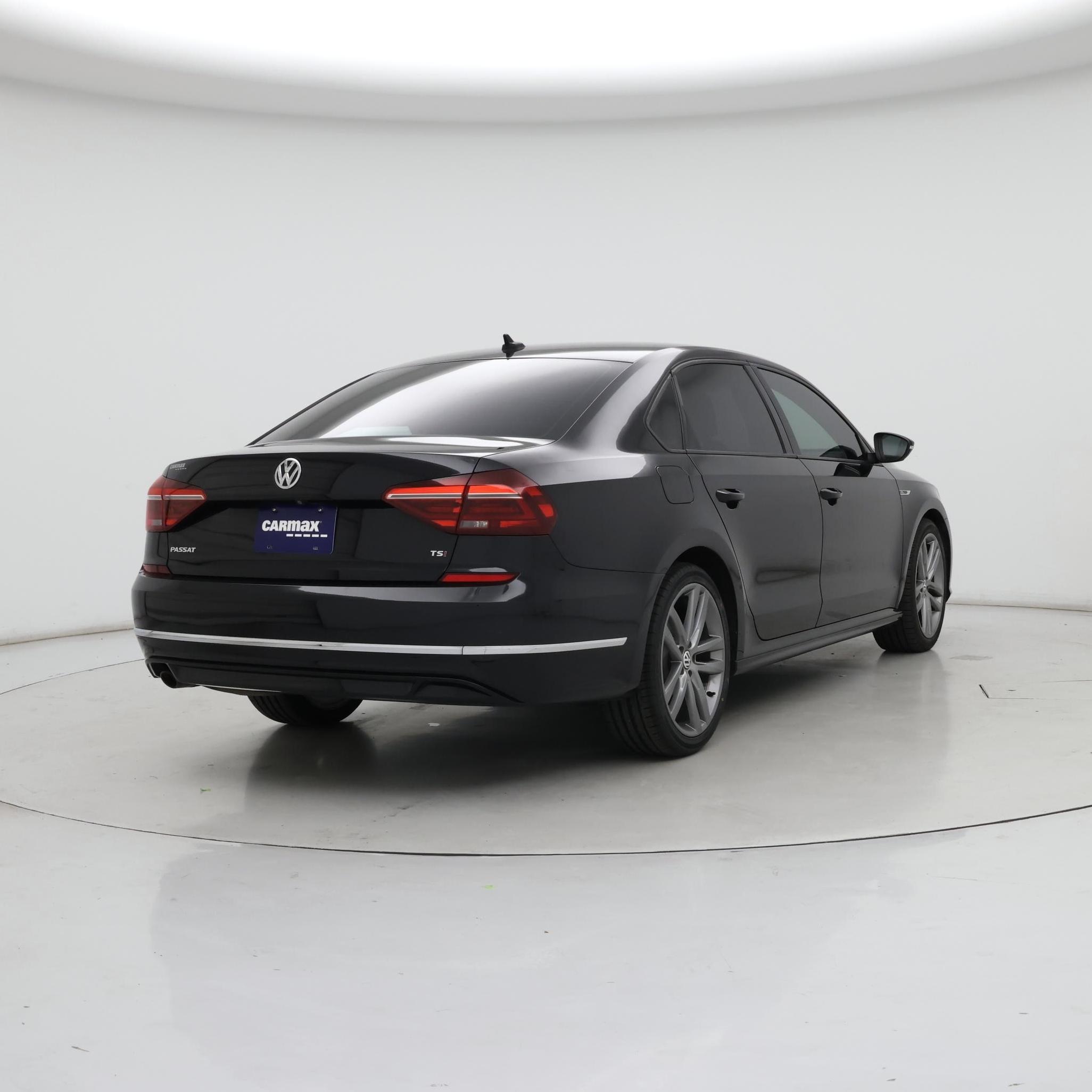 Thumbnail: 2018 Volkswagen Passat - 8